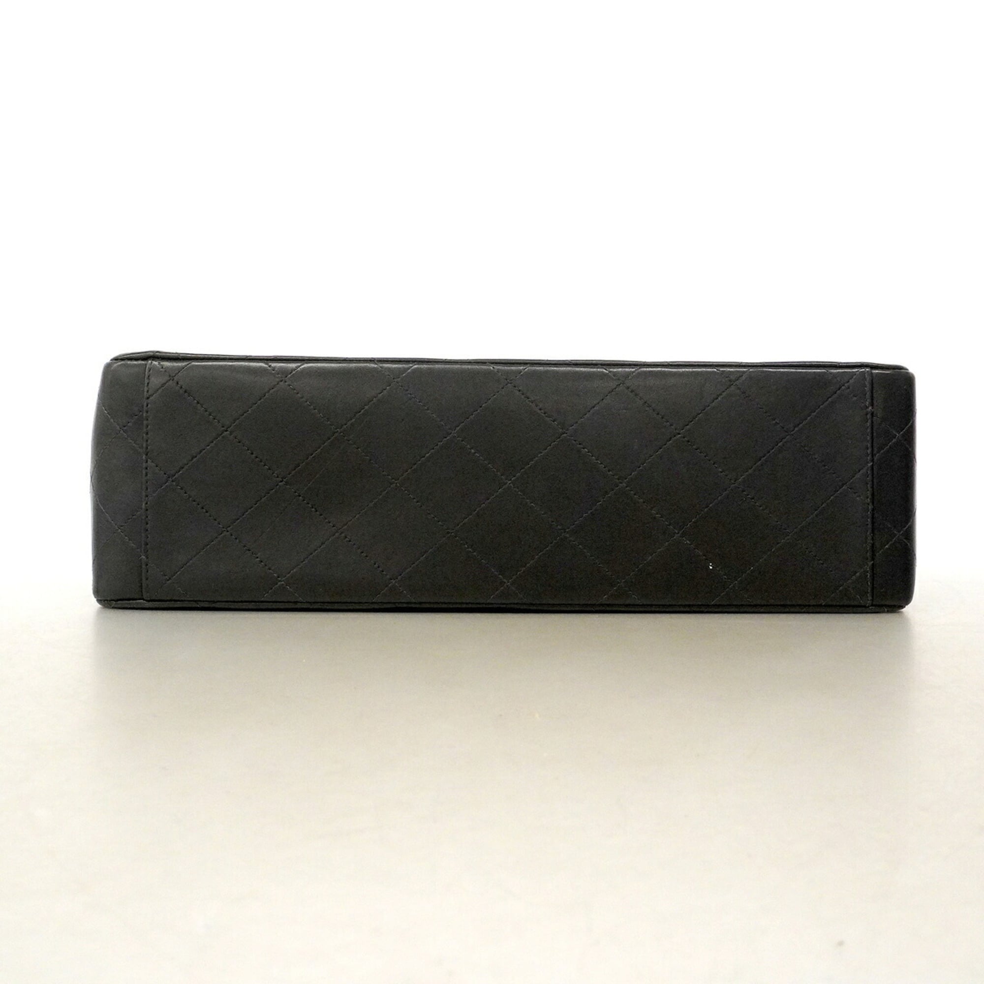 Chanel Black Leather Shoulder Bag (Pre-Owned)