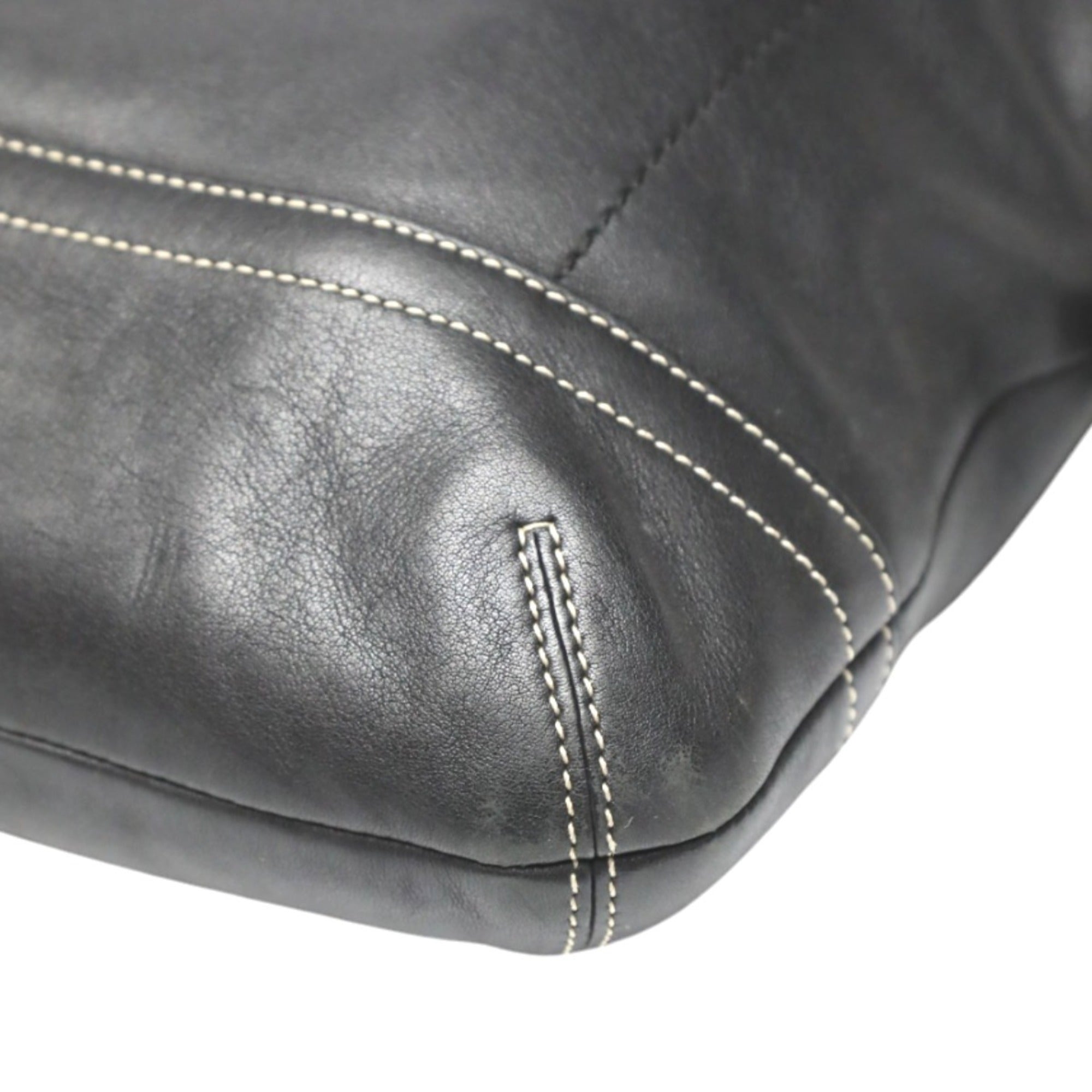 Coach Black Leather Shoulder Bag (Pre-Owned)