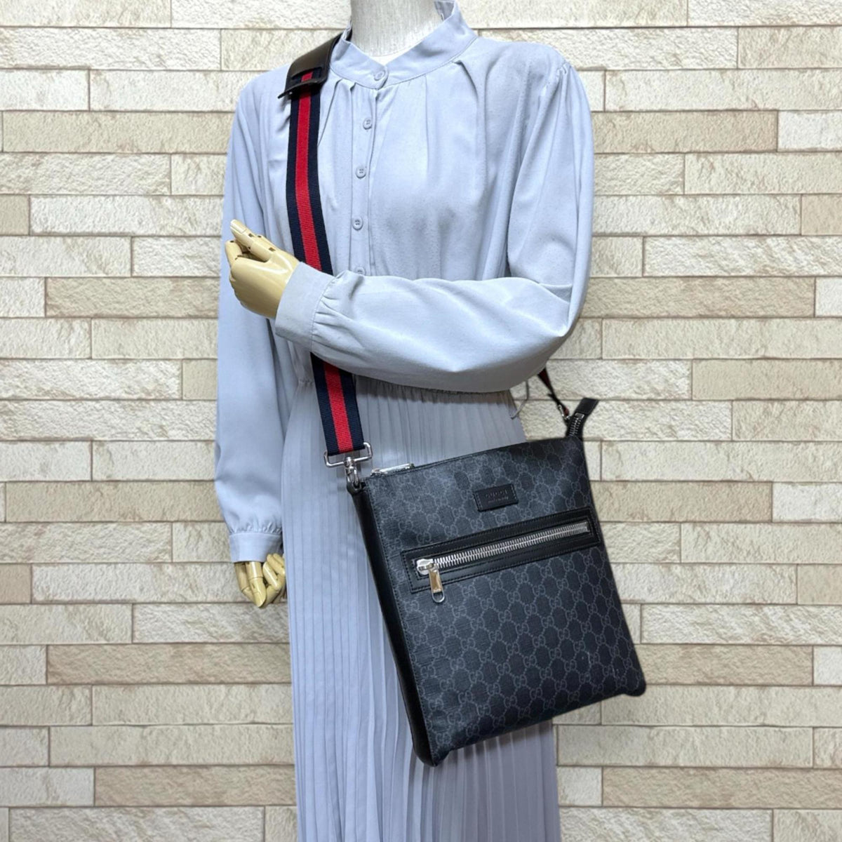 Gucci Black Gg Supreme Shoulder Bag (Pre-Owned)
