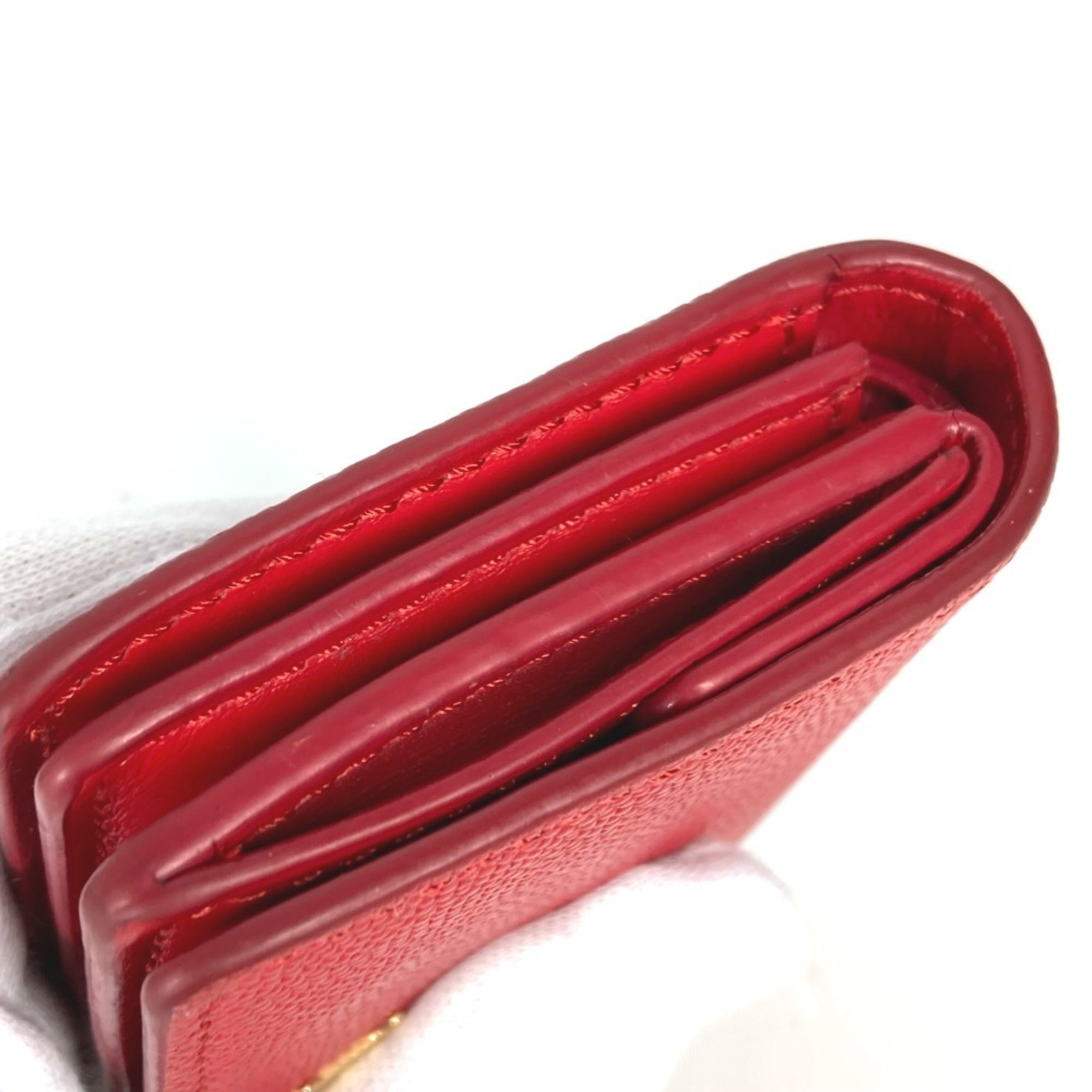 Burberry Red Color Leather Wallet (Bi-Fold) (Pre-Owned)