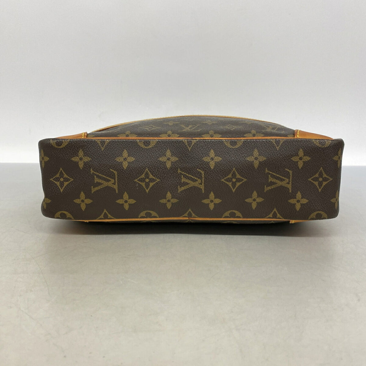 Louis Vuitton Brown Shoulder Bag (Pre-Owned)