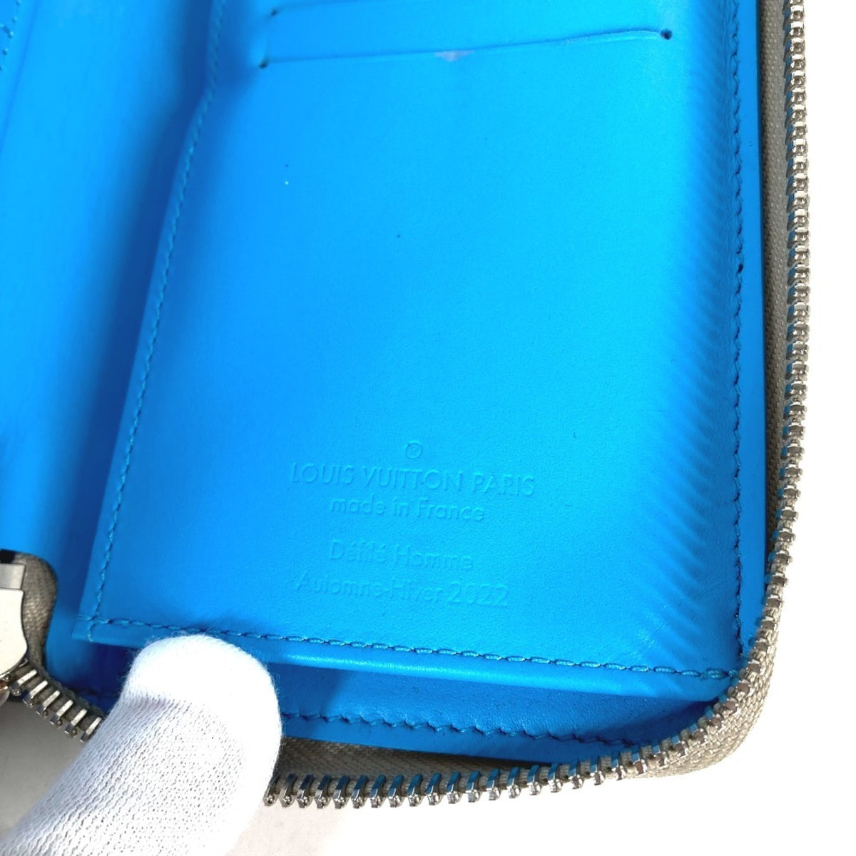 Louis Vuitton Taurillon Beige Blue Leather Long Wallet (Bi-Fold) (Pre-Owned)