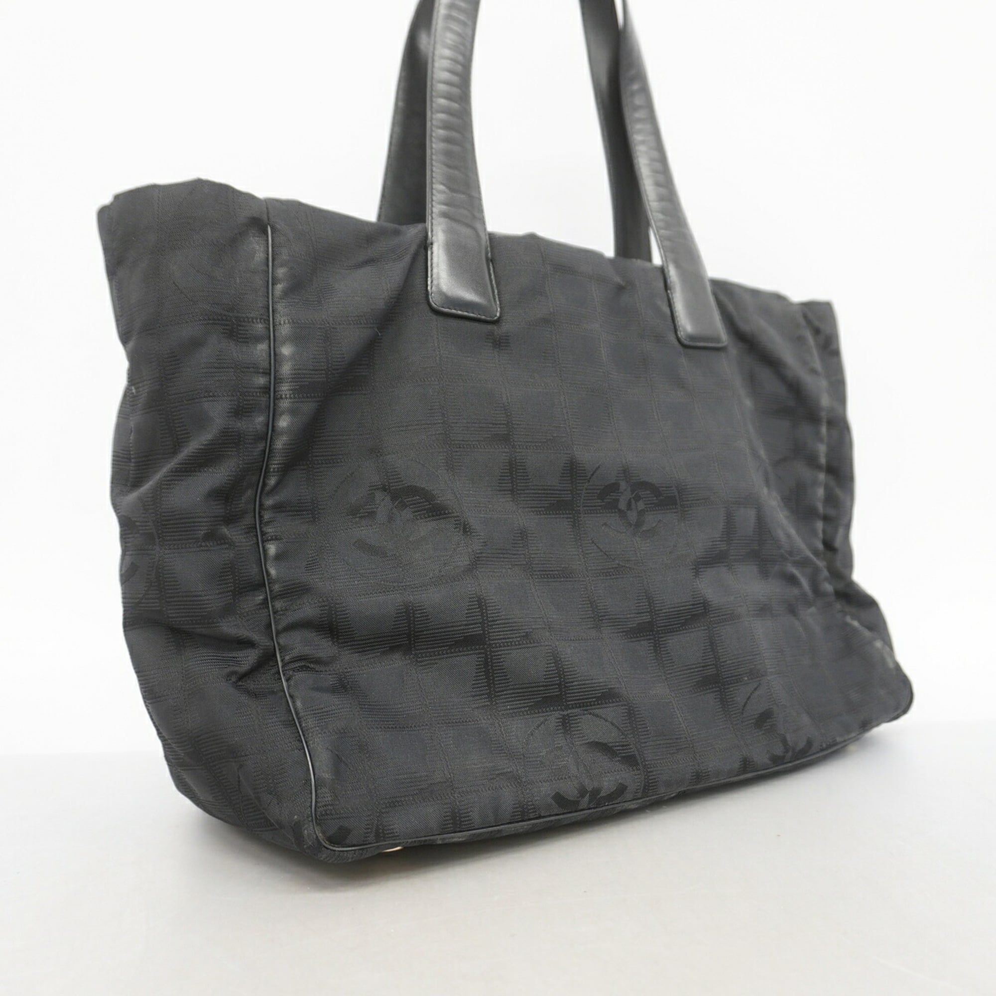 Chanel Black Nylon Tote Bag (Pre-Owned)