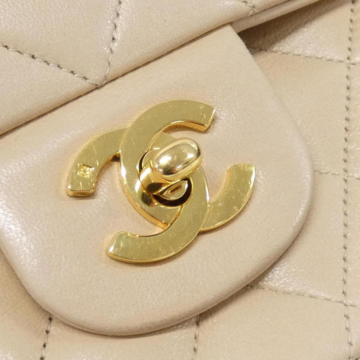 Chanel Light Beige Leather Shoulder Bag (Pre-Owned)