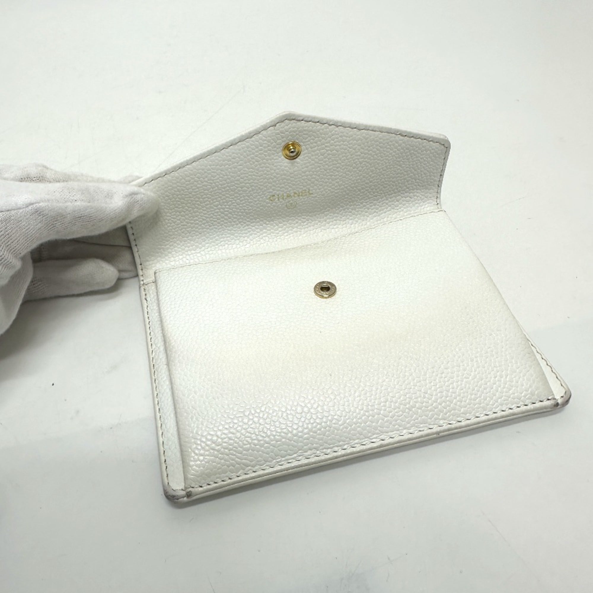Chanel White Grained Calfskin Wallet (Bi-Fold) (Pre-Owned)
