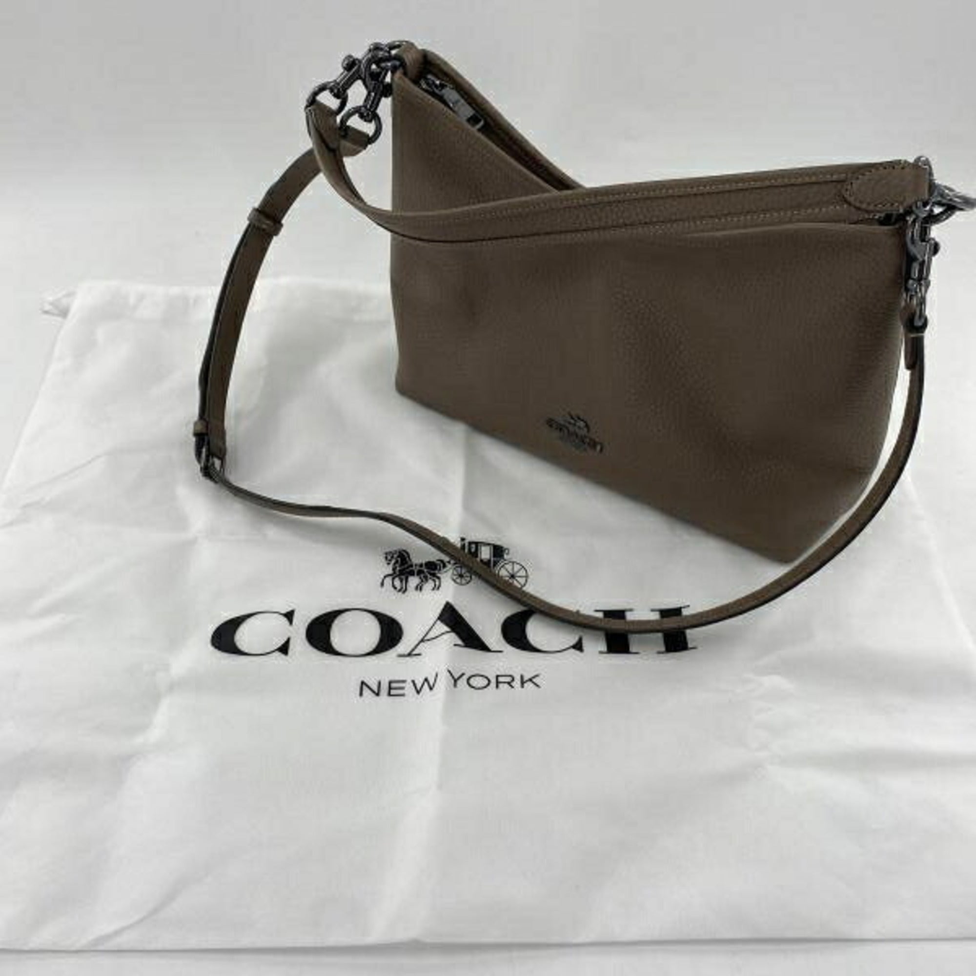 Coach Beige Leather Handbag Shoulder Bag (Pre-Owned)