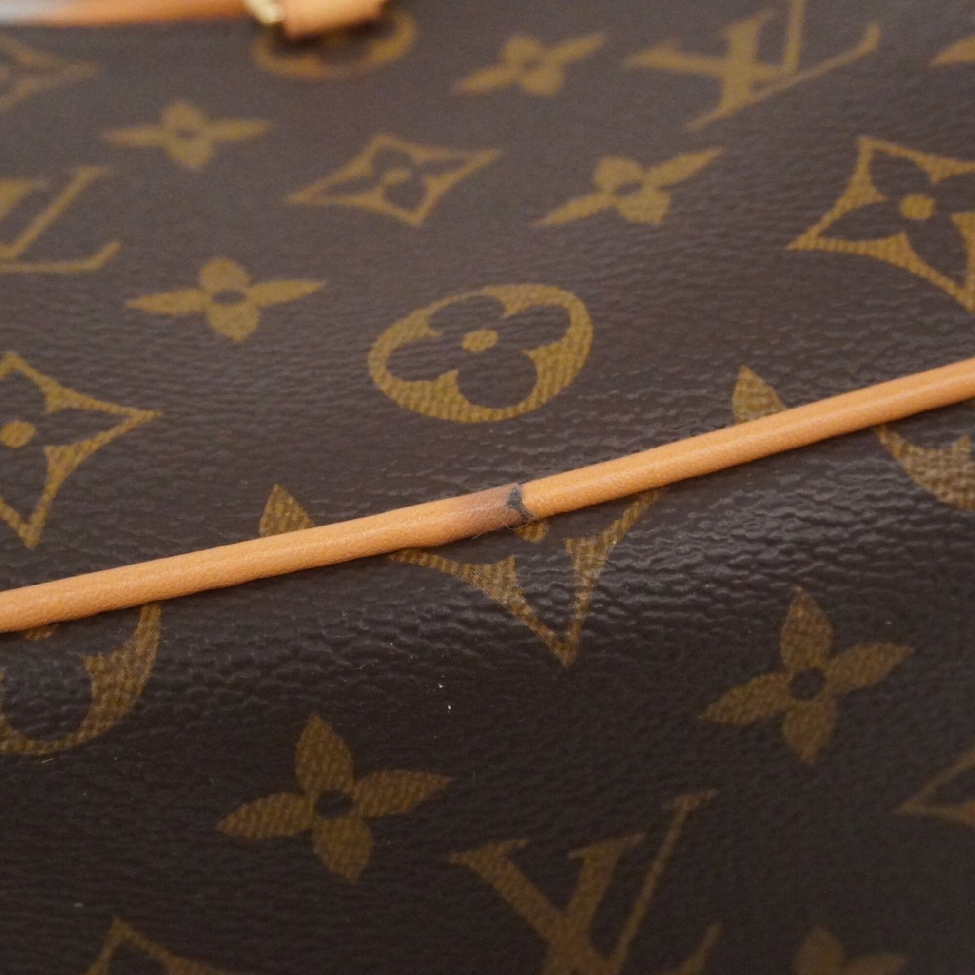 Louis Vuitton Brown Shoulder Bag (Pre-Owned)