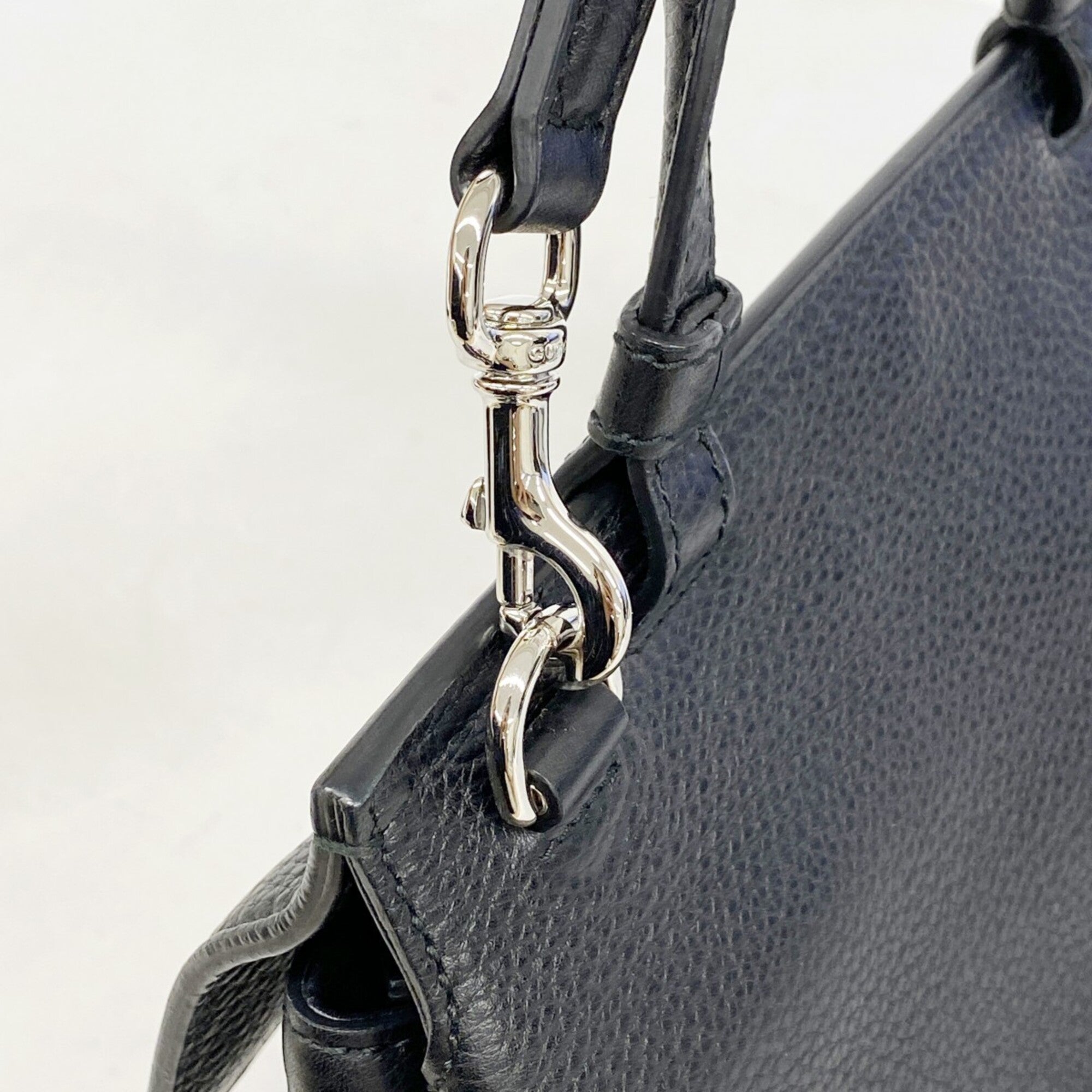 Gucci Black Leather Handbag (Pre-Owned)