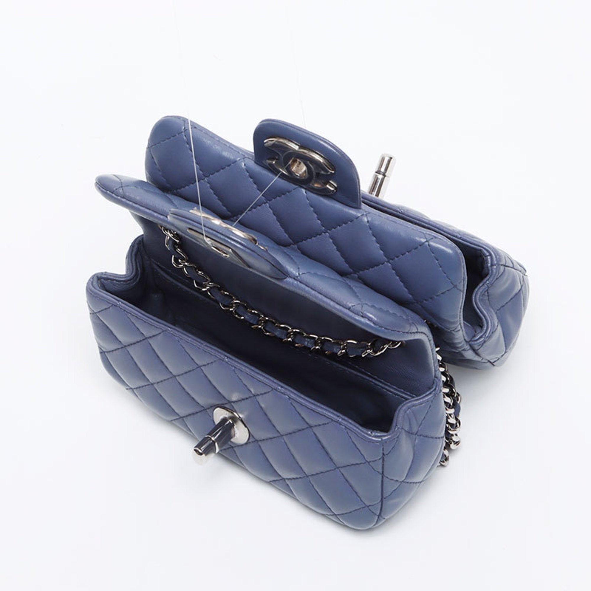 Chanel Blue Leather Shoulder Bag (Pre-Owned)