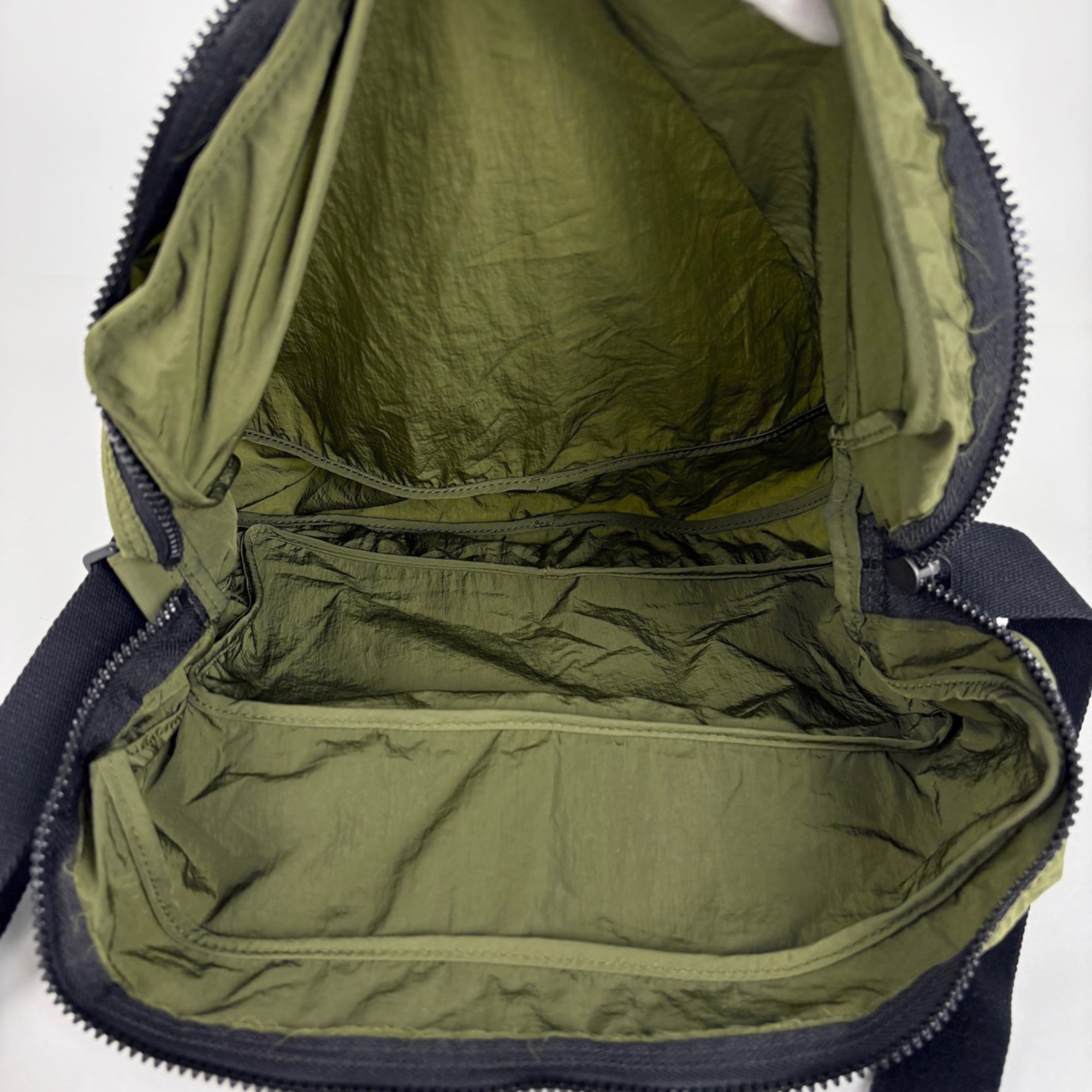 Bottega Veneta Intrecciato Black Green Leather Nylon Eco-Bag Shoulder Bag (Pre-Owned)