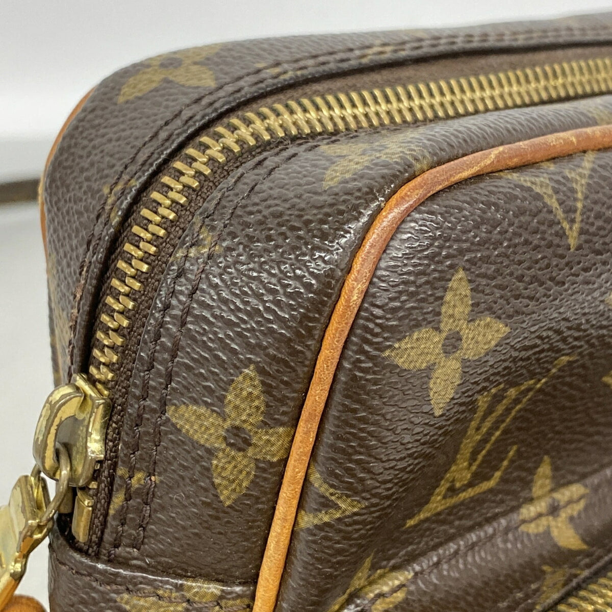 Louis Vuitton Brown Shoulder Bag (Pre-Owned)