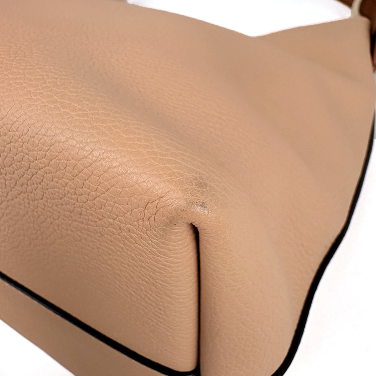 Louis Vuitton Beige Leather Shoulder Bag (Pre-Owned)