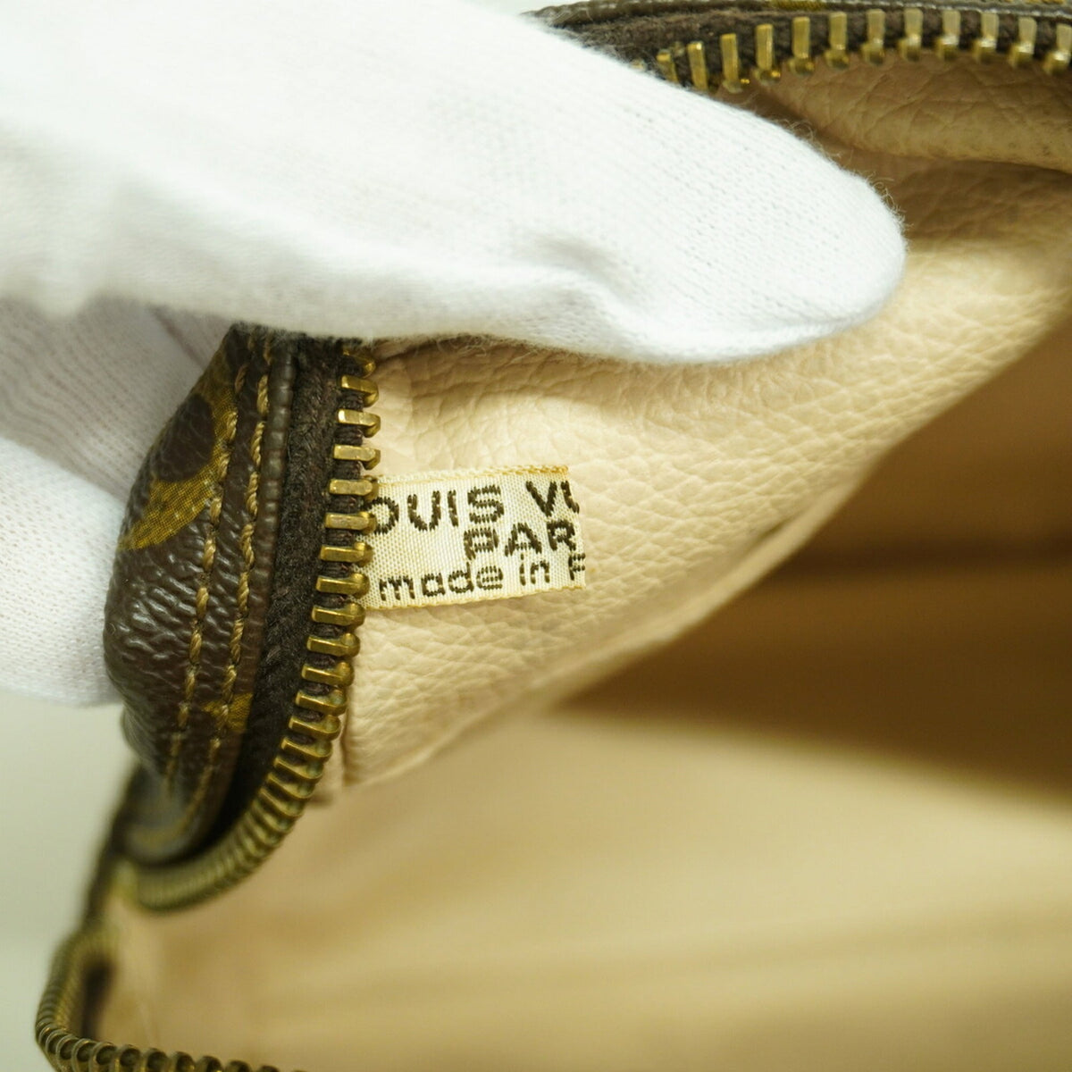 Louis Vuitton Brown Pouch (Pre-Owned)