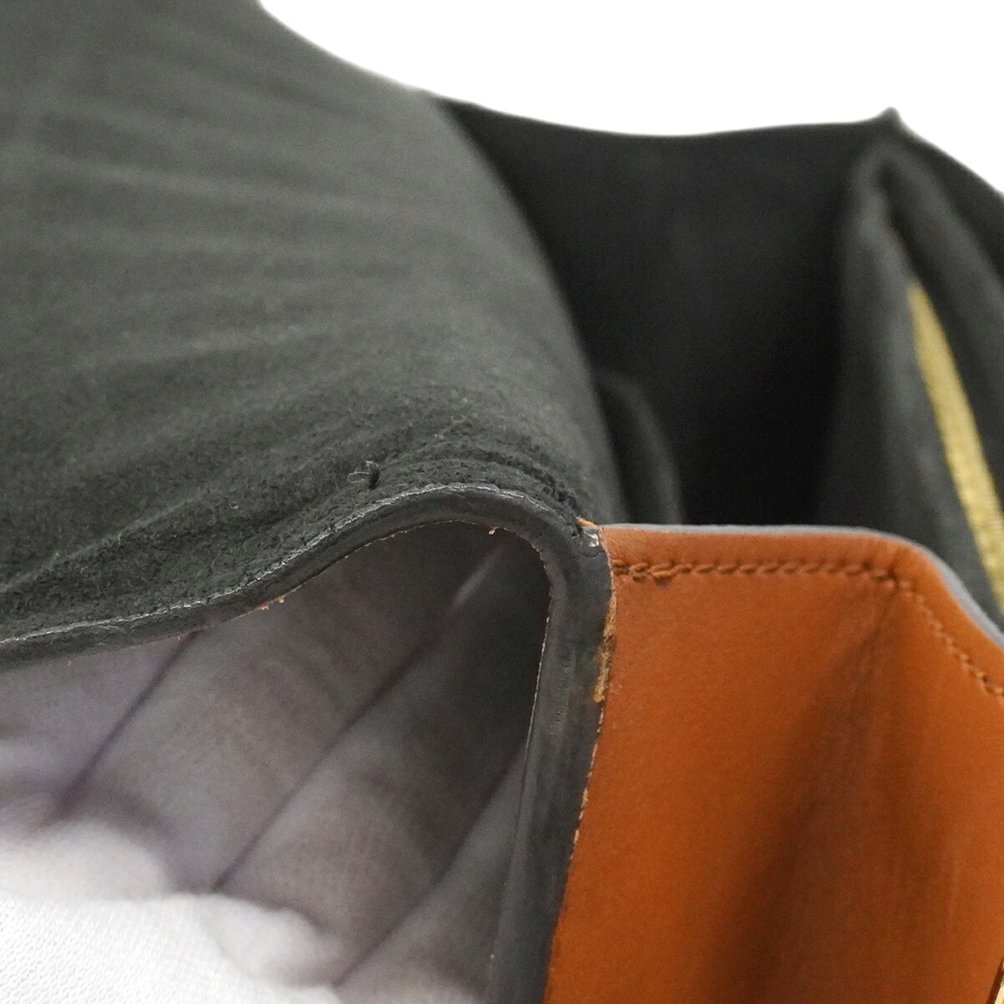 Louis Vuitton Brown Shoulder Bag (Pre-Owned)
