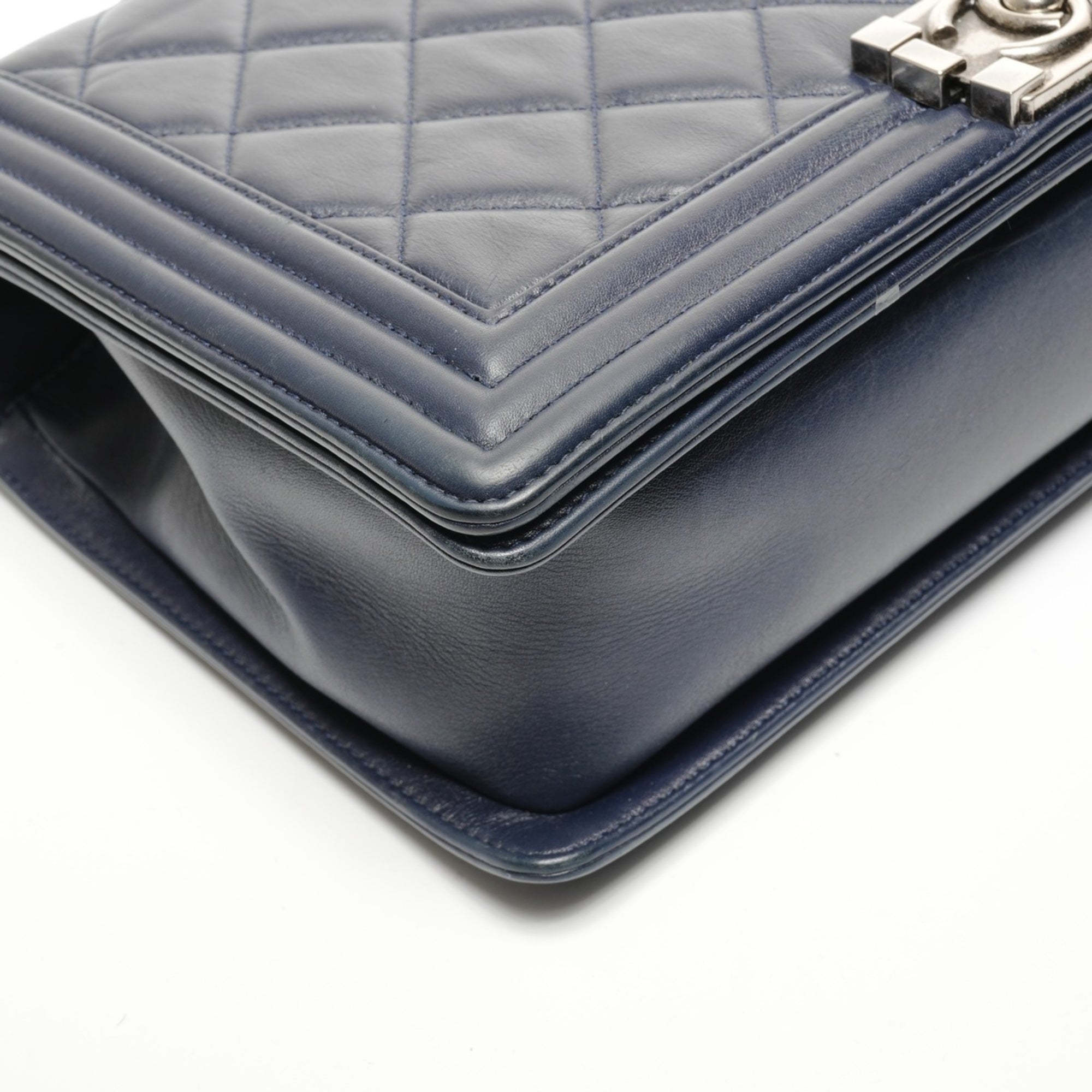 Chanel Boy Chanel Navy Leather Shoulder Bag (Pre-Owned)