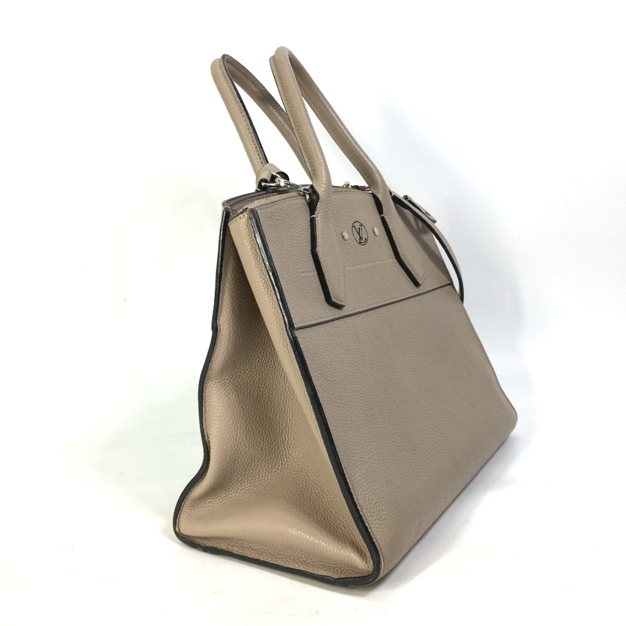 Louis Vuitton Gray Leather Handbag (Pre-Owned)