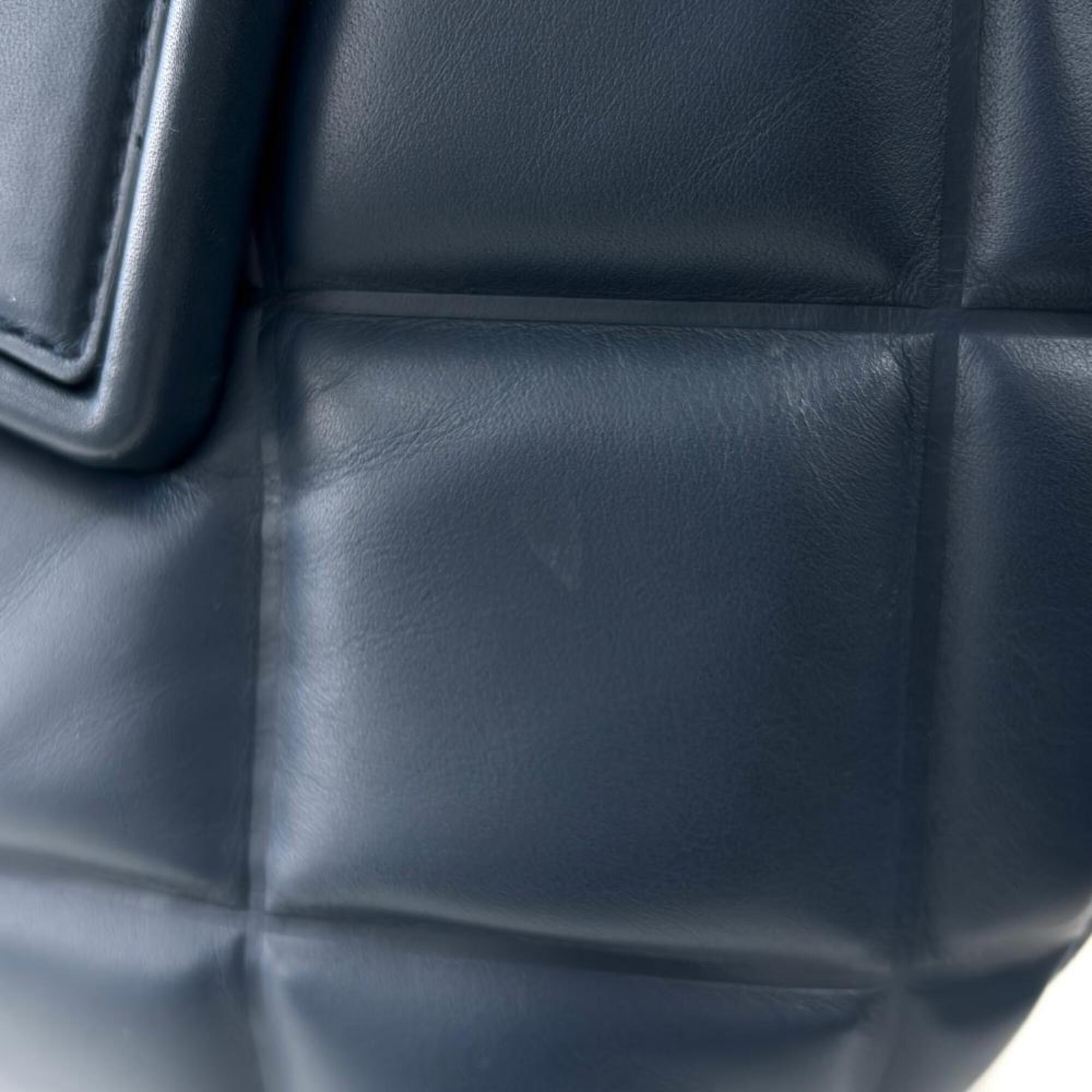 Bottega Veneta Navy Leather Shoulder Bag (Pre-Owned)
