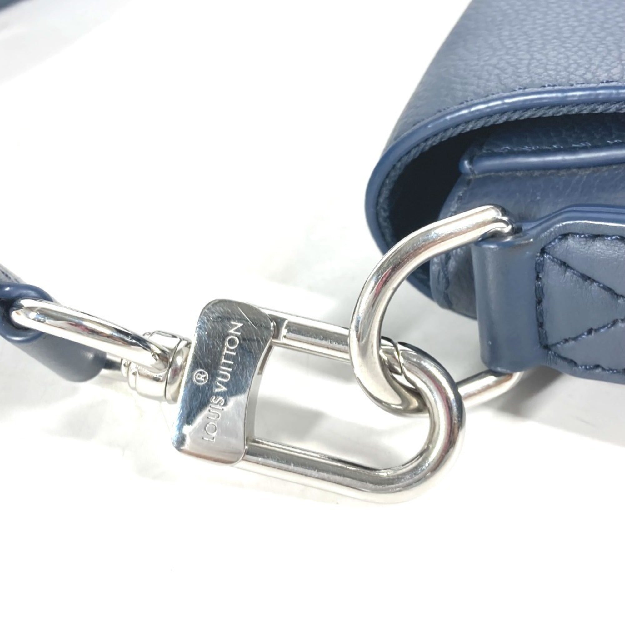 Louis Vuitton Navy Leather Shoulder Bag (Pre-Owned)