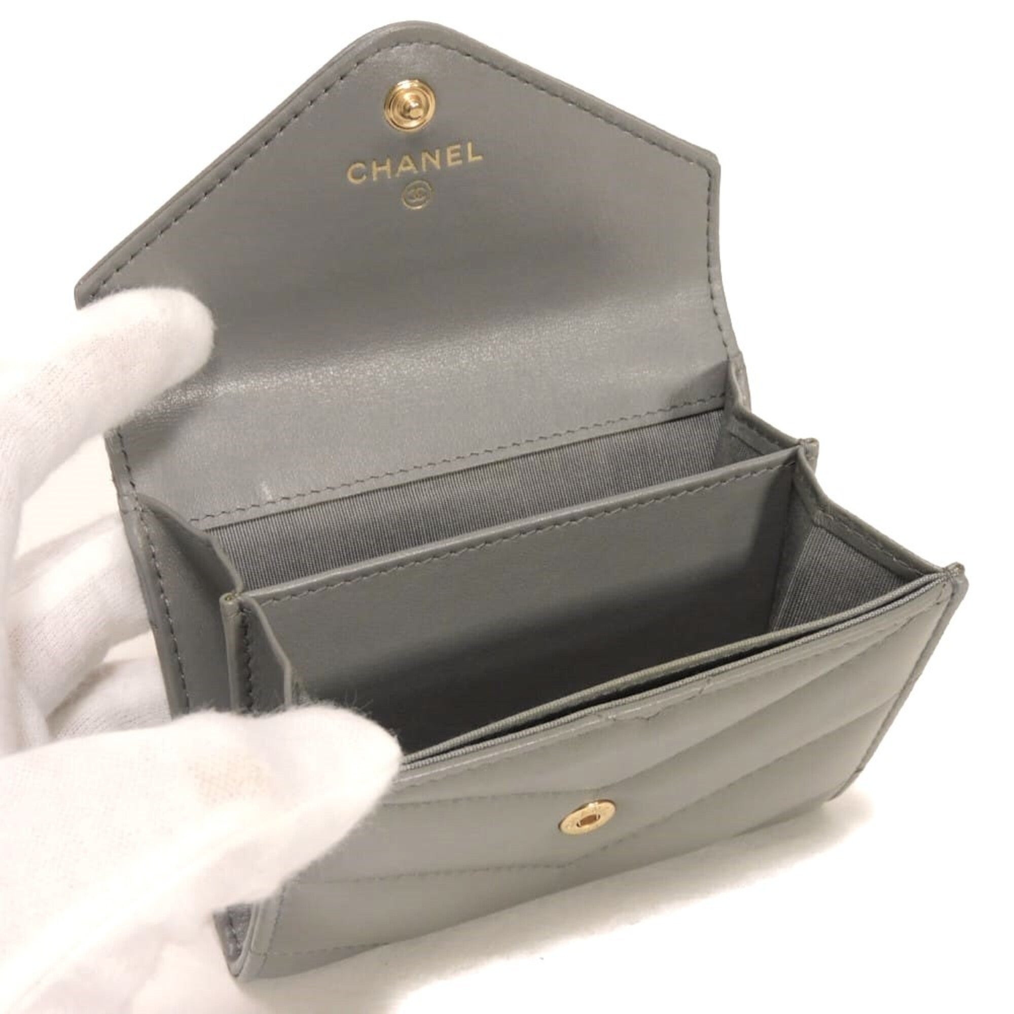 Chanel Gray Leather Wallet (Bi-Fold) (Pre-Owned)