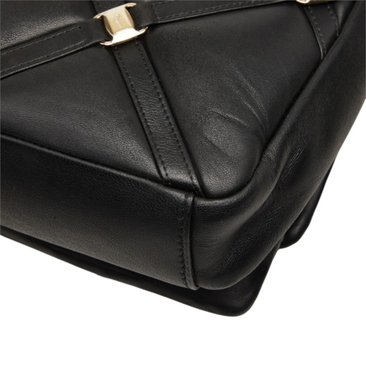 Salvatore Ferragamo Black Leather Shoulder Bag (Pre-Owned)