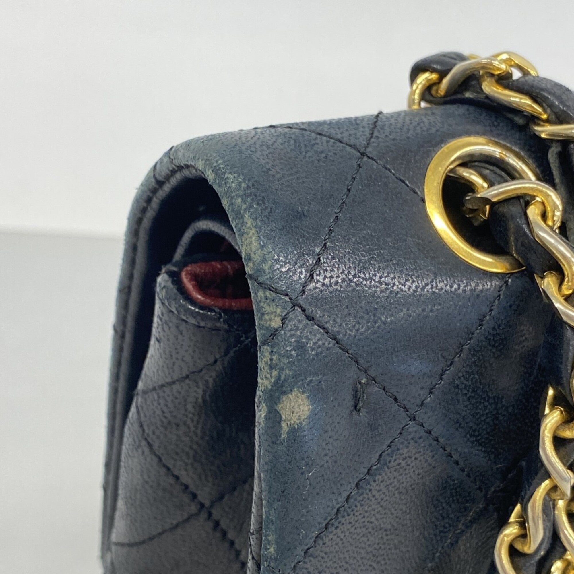 Chanel Black Leather Shoulder Bag (Pre-Owned)