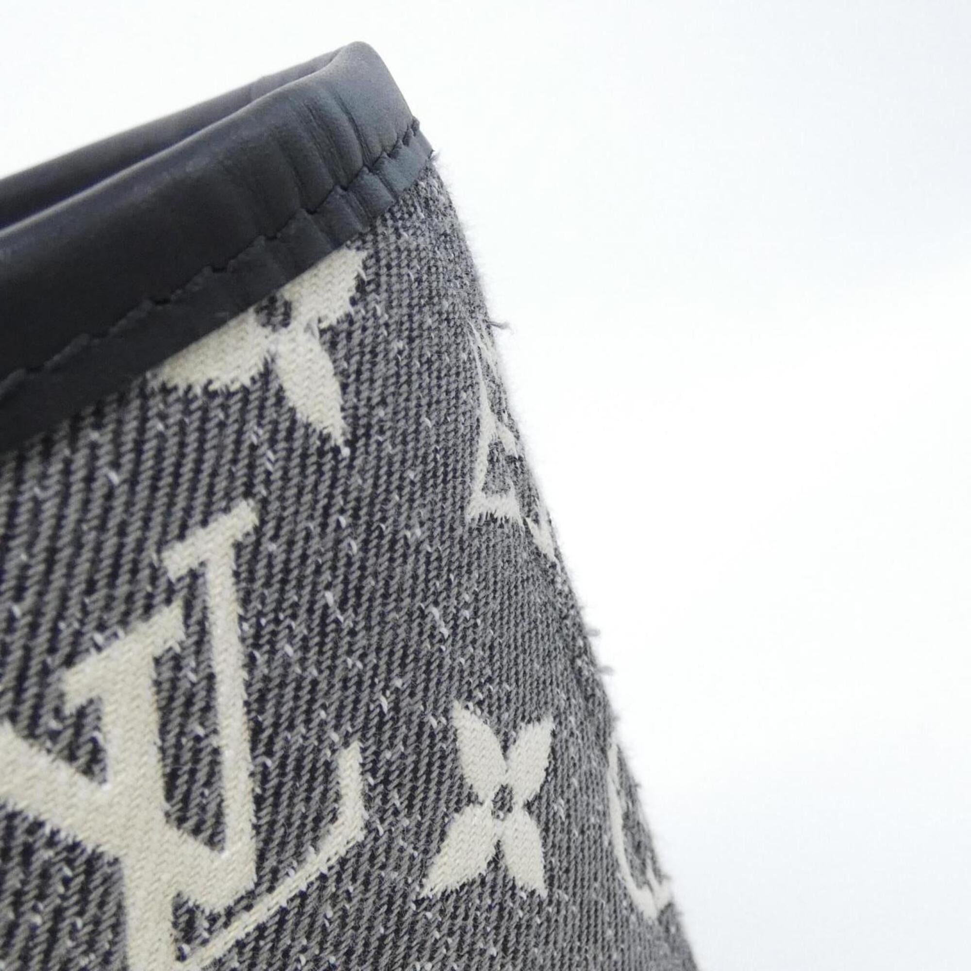 Louis Vuitton Gris Canvas Handbag Pouch (Pre-Owned)