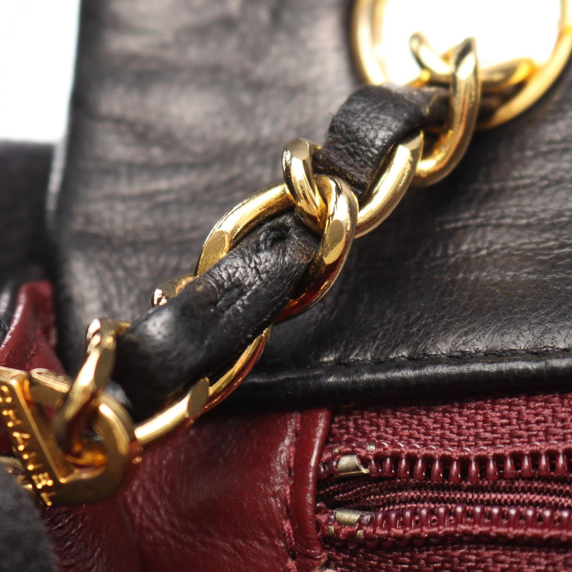 Chanel Black Leather Handbag Shoulder Bag (Pre-Owned)