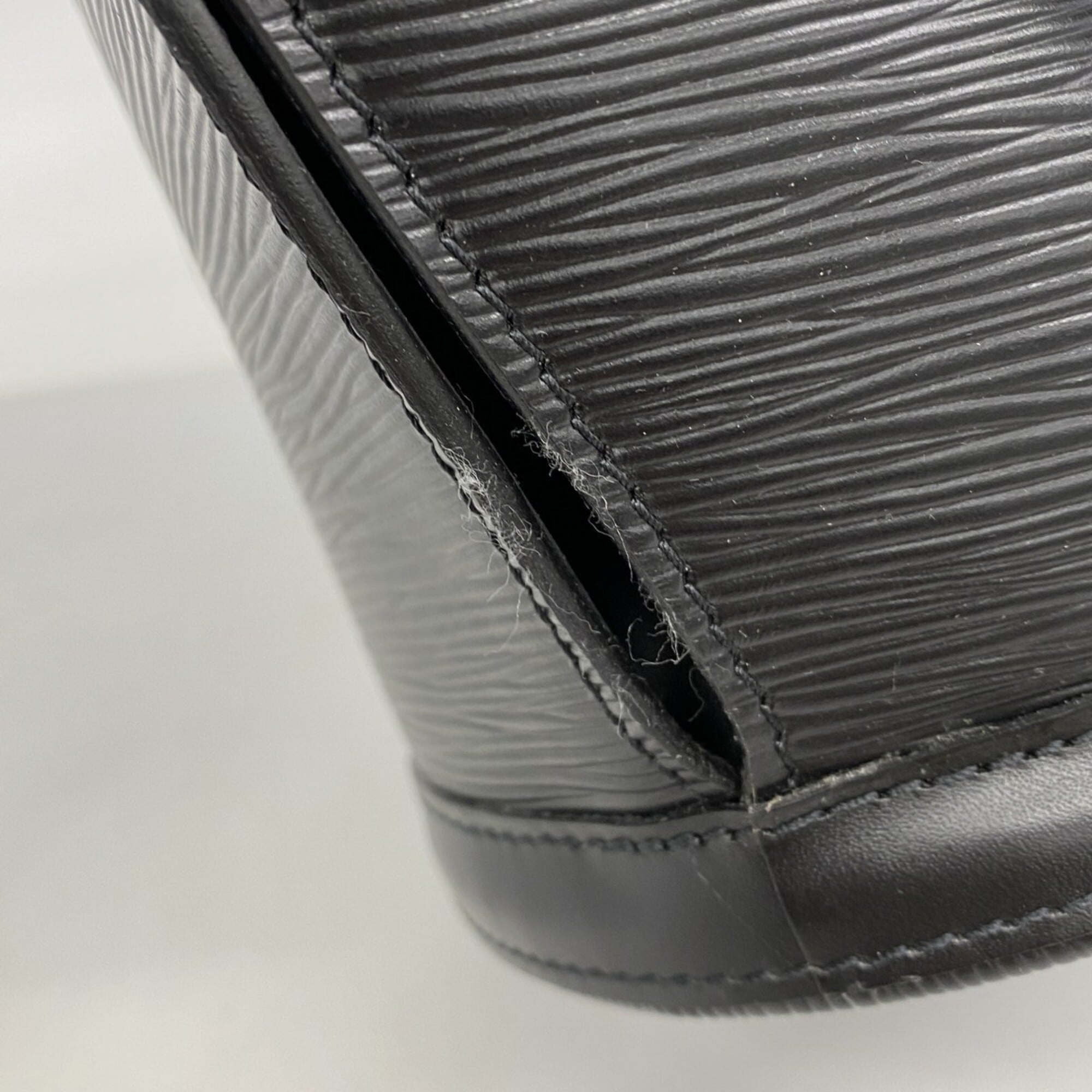 Louis Vuitton Noir Shoulder Bag (Pre-Owned)