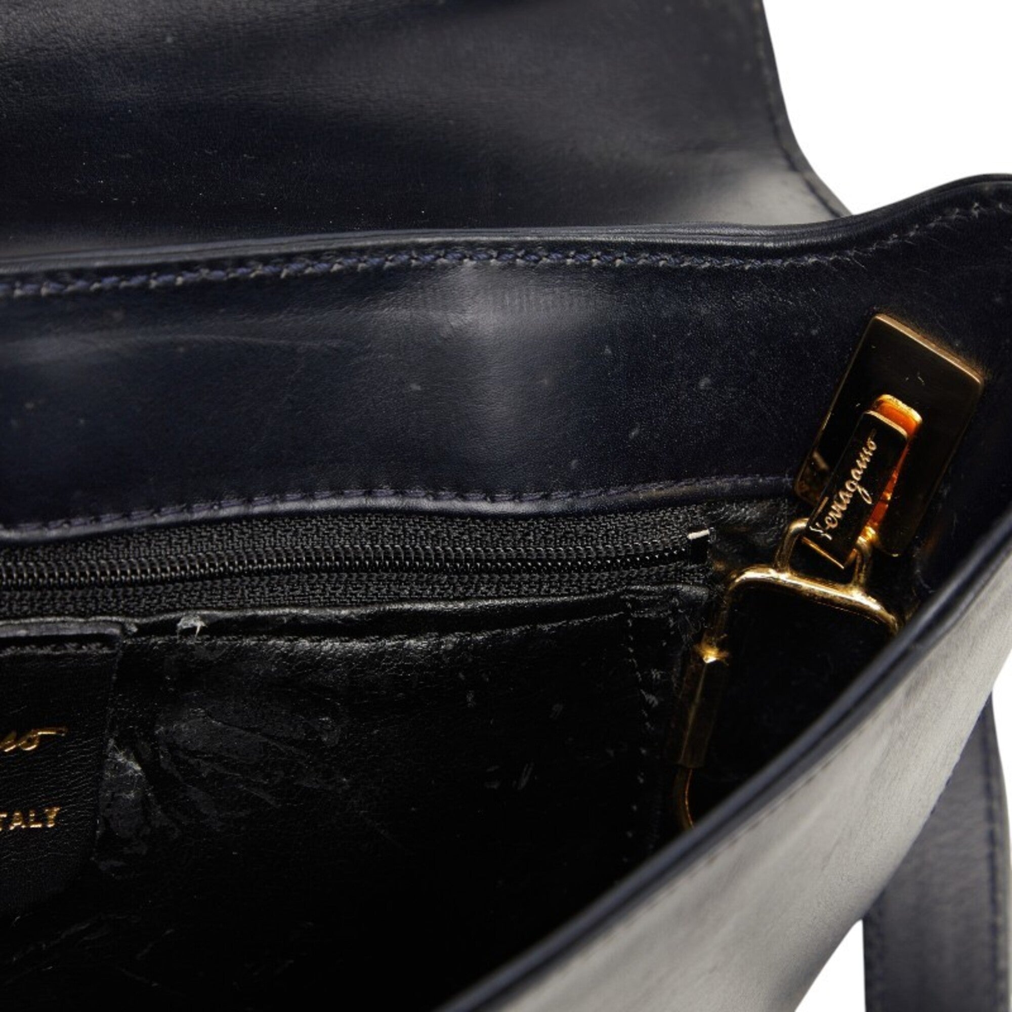 Salvatore Ferragamo Black Leather Shoulder Bag (Pre-Owned)