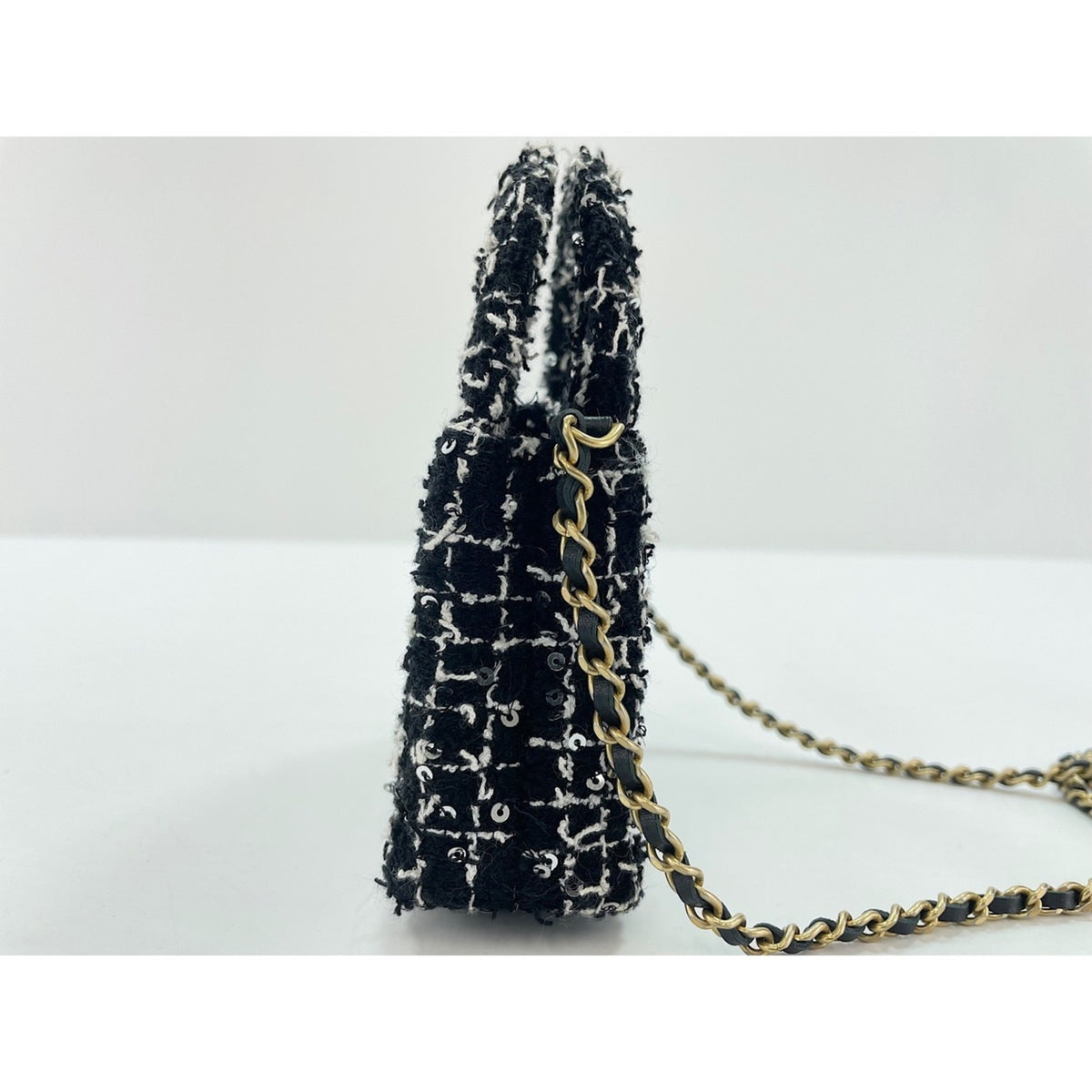 Chanel Black Shoulder Bag (Pre-Owned)