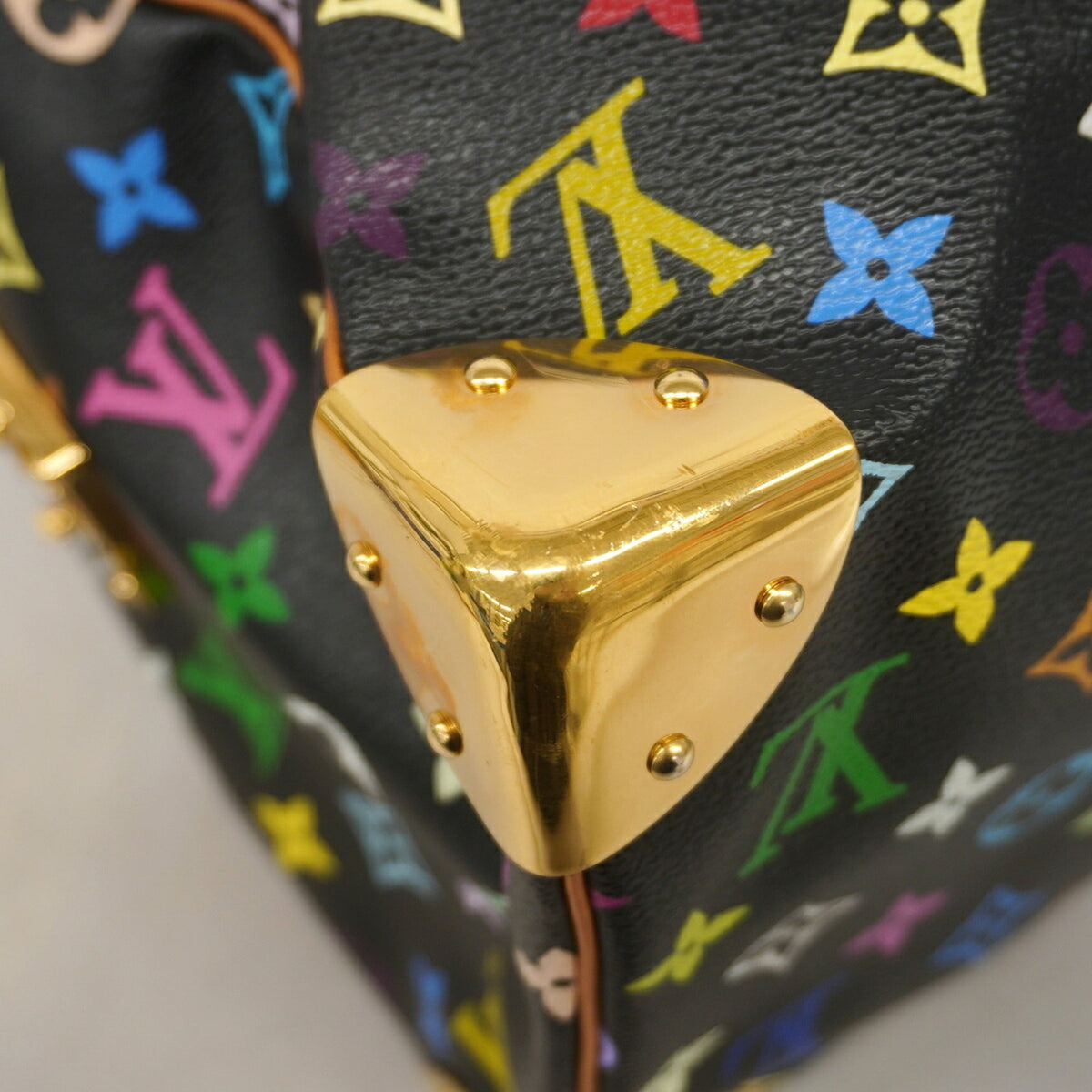 Louis Vuitton Noir Handbag (Pre-Owned)