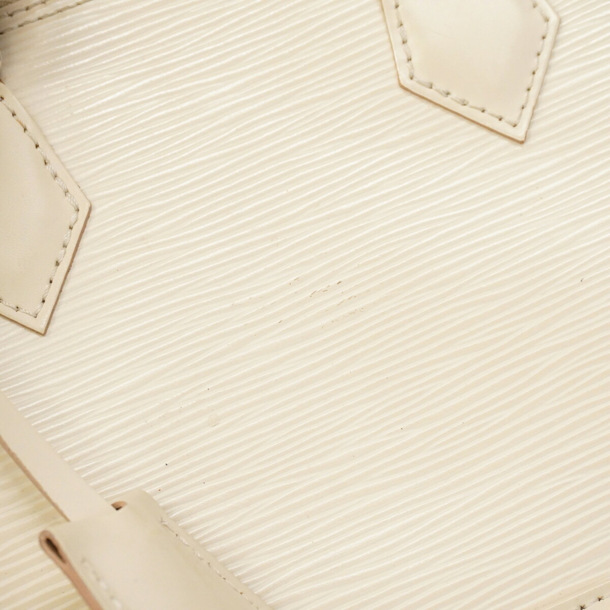 Louis Vuitton White Handbag (Pre-Owned)