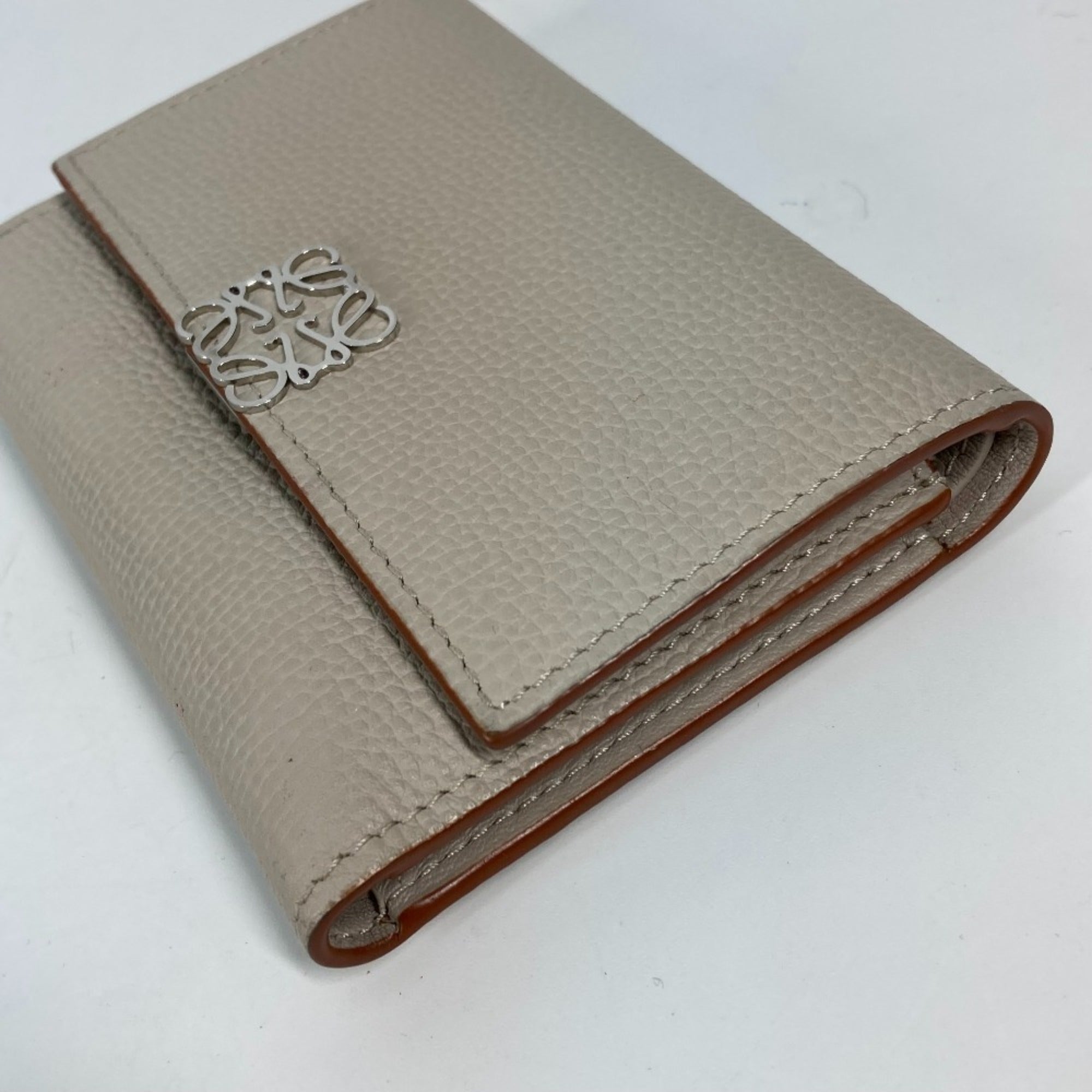 Loewe Beige Leather Coin Purse/Coin Case (Pre-Owned)