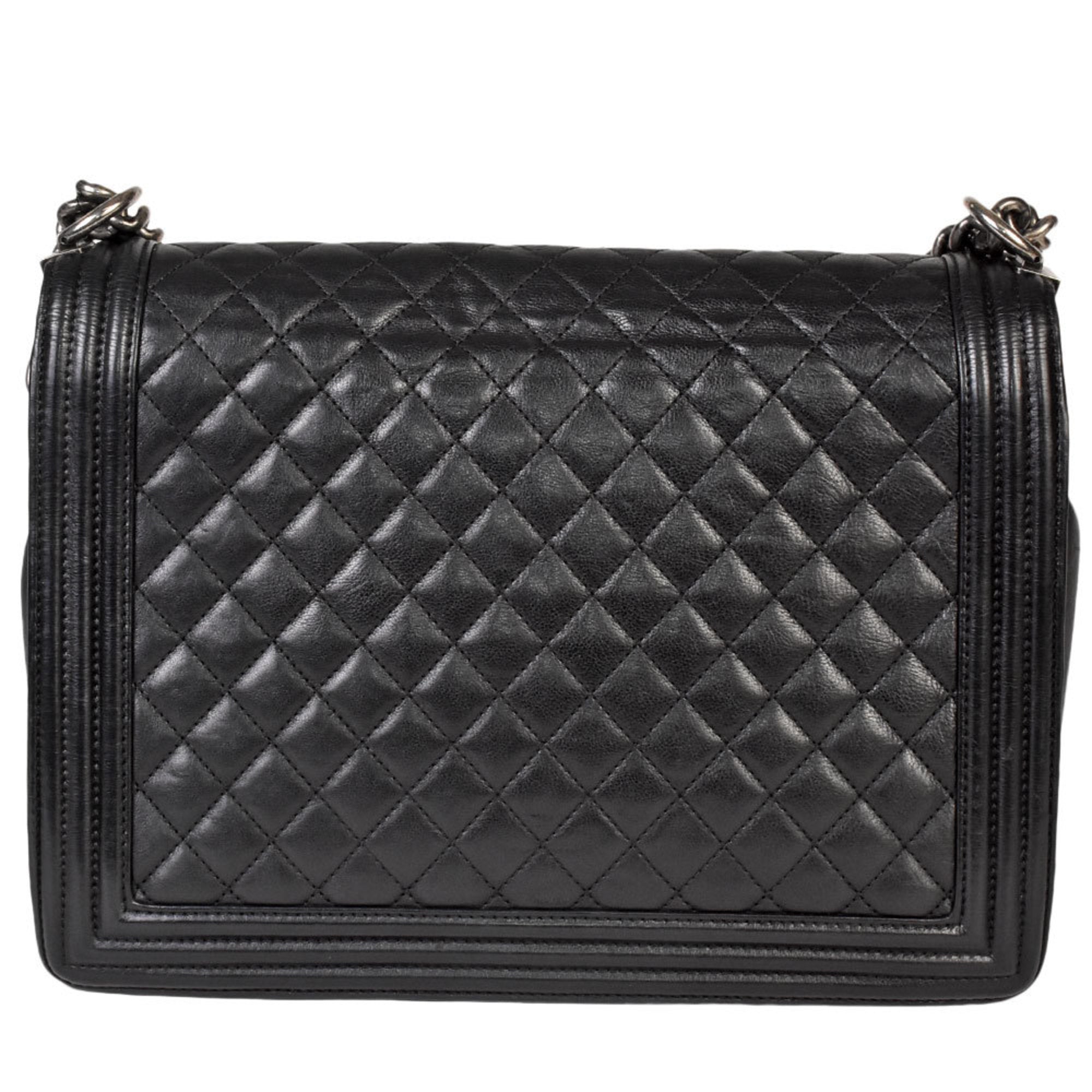 Chanel Black Caviar Leather Shoulder Bag (Pre-Owned)