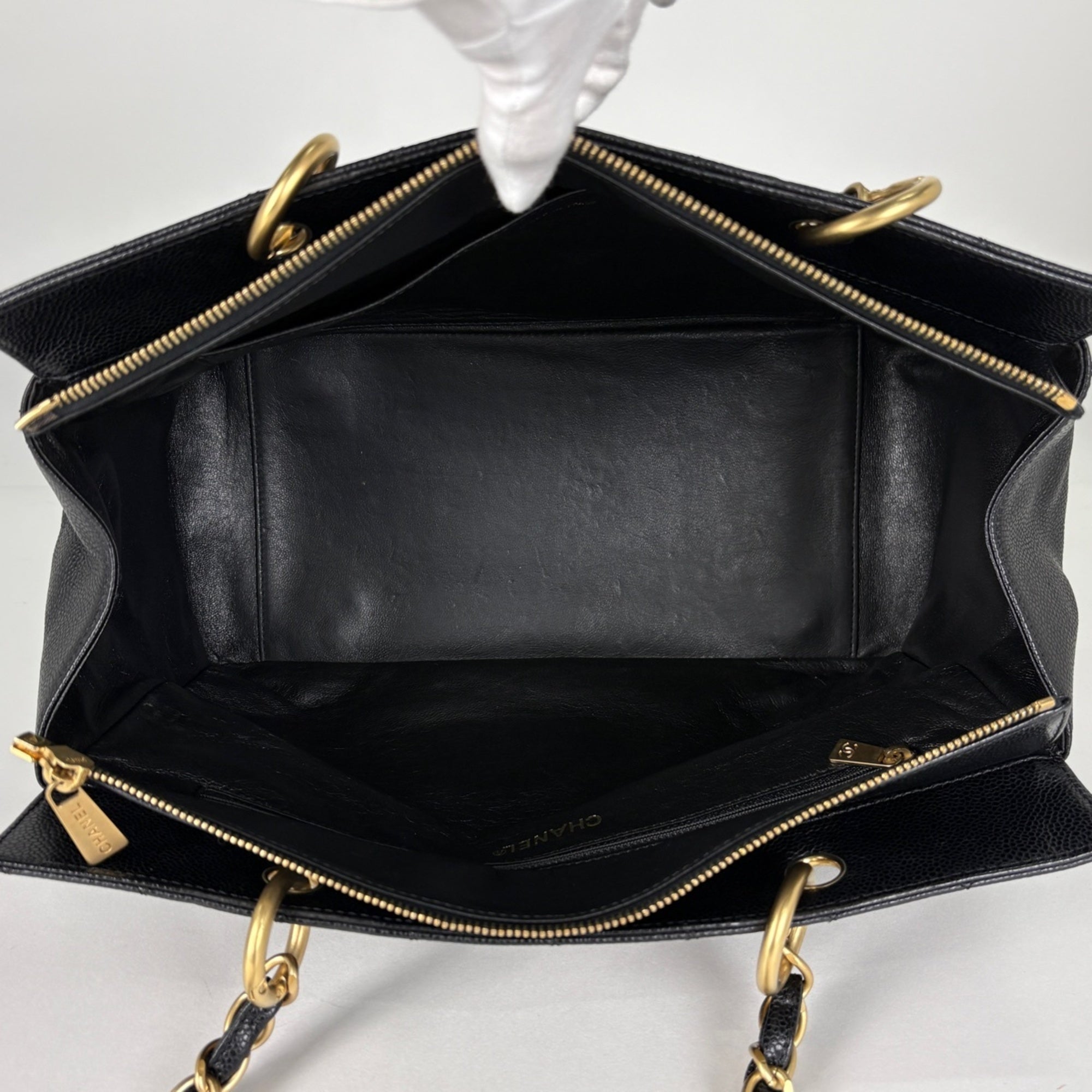 Chanel Black Grained Calfskin Tote Bag (Pre-Owned)