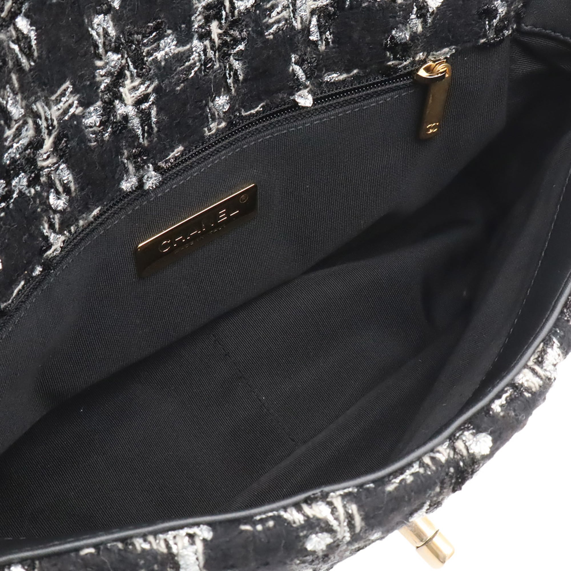 Chanel Black Tweed Shoulder Bag (Pre-Owned)