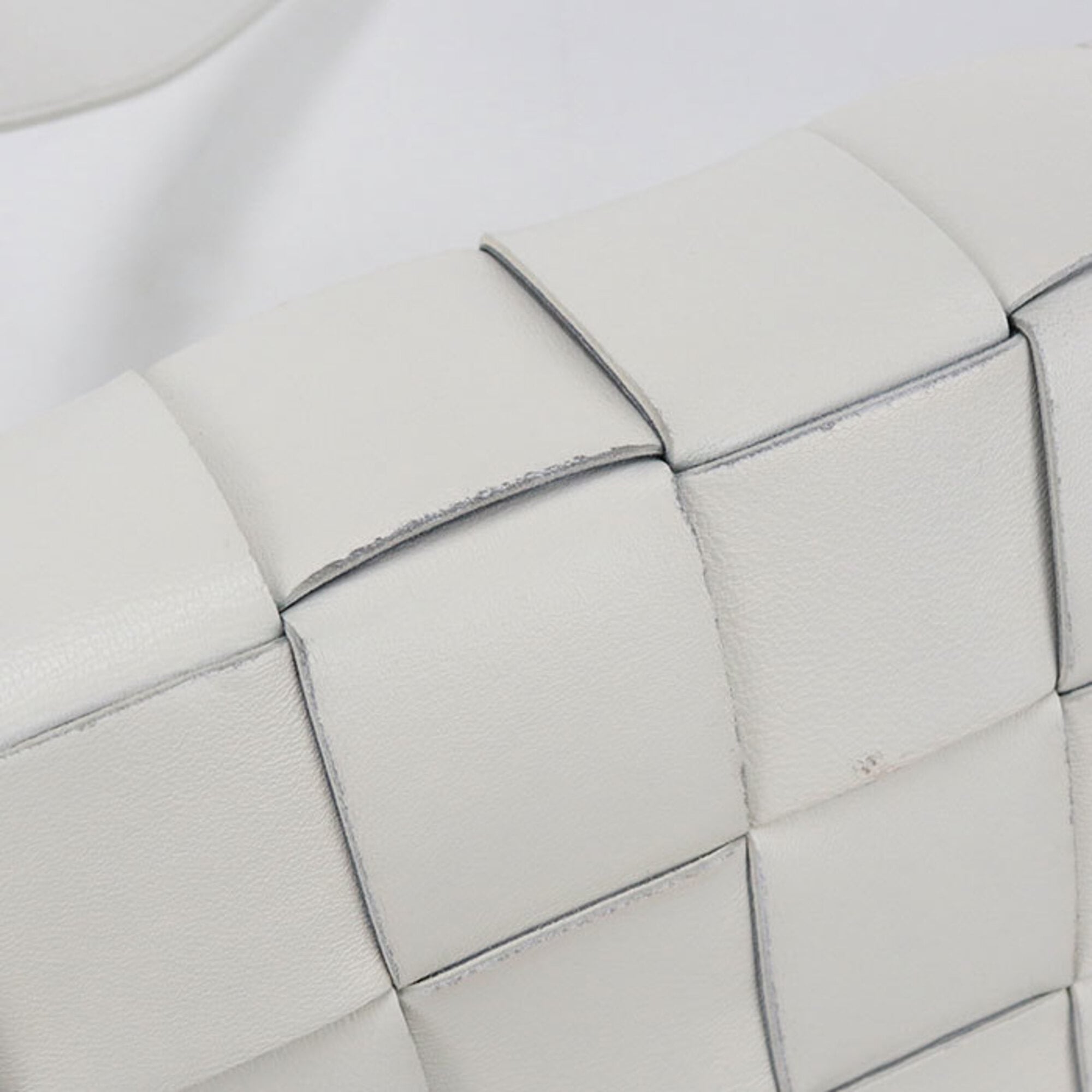 Bottega Veneta White Leather Shoulder Bag (Pre-Owned)