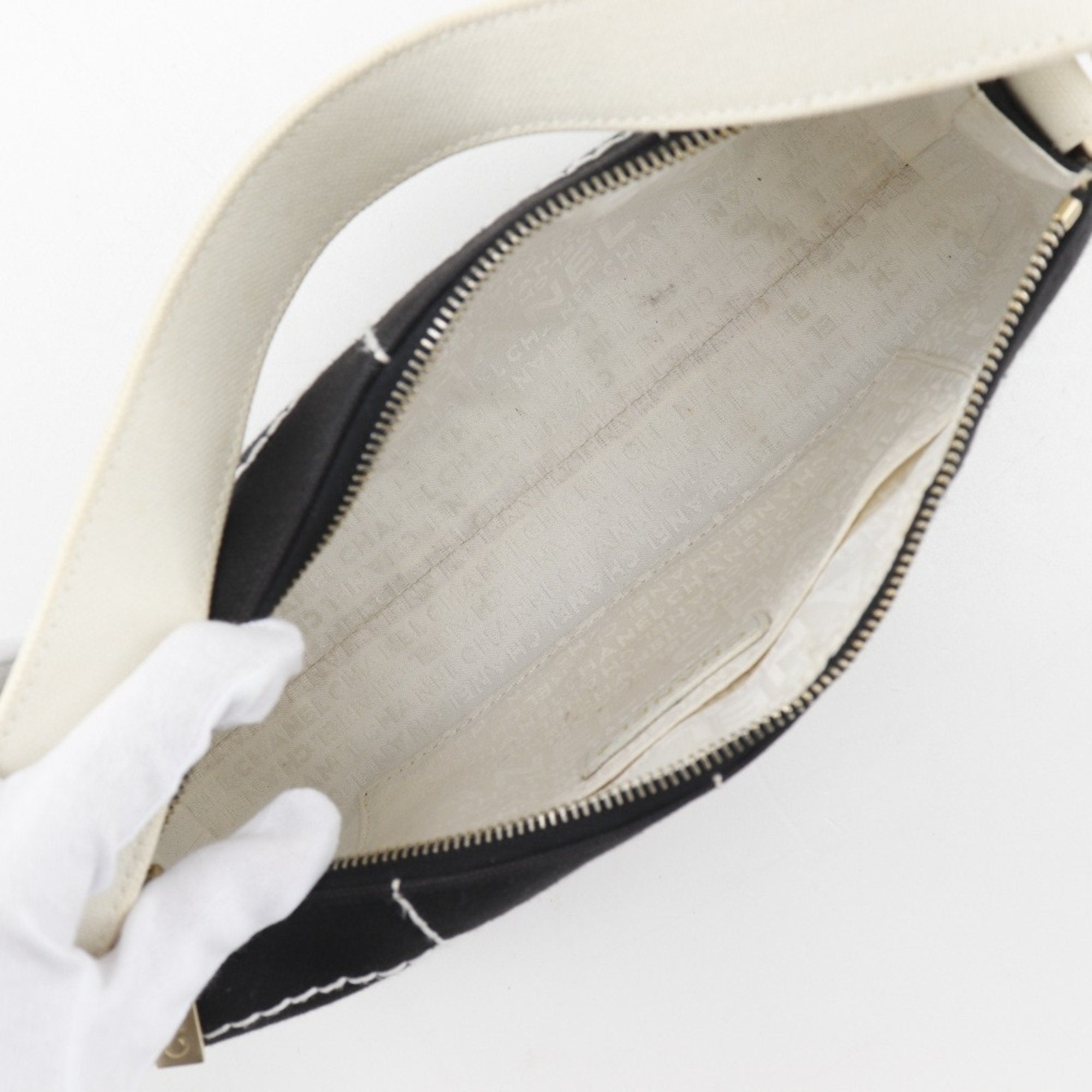 Chanel Chocolate Bar Black Canvas Shoulder Bag (Pre-Owned)