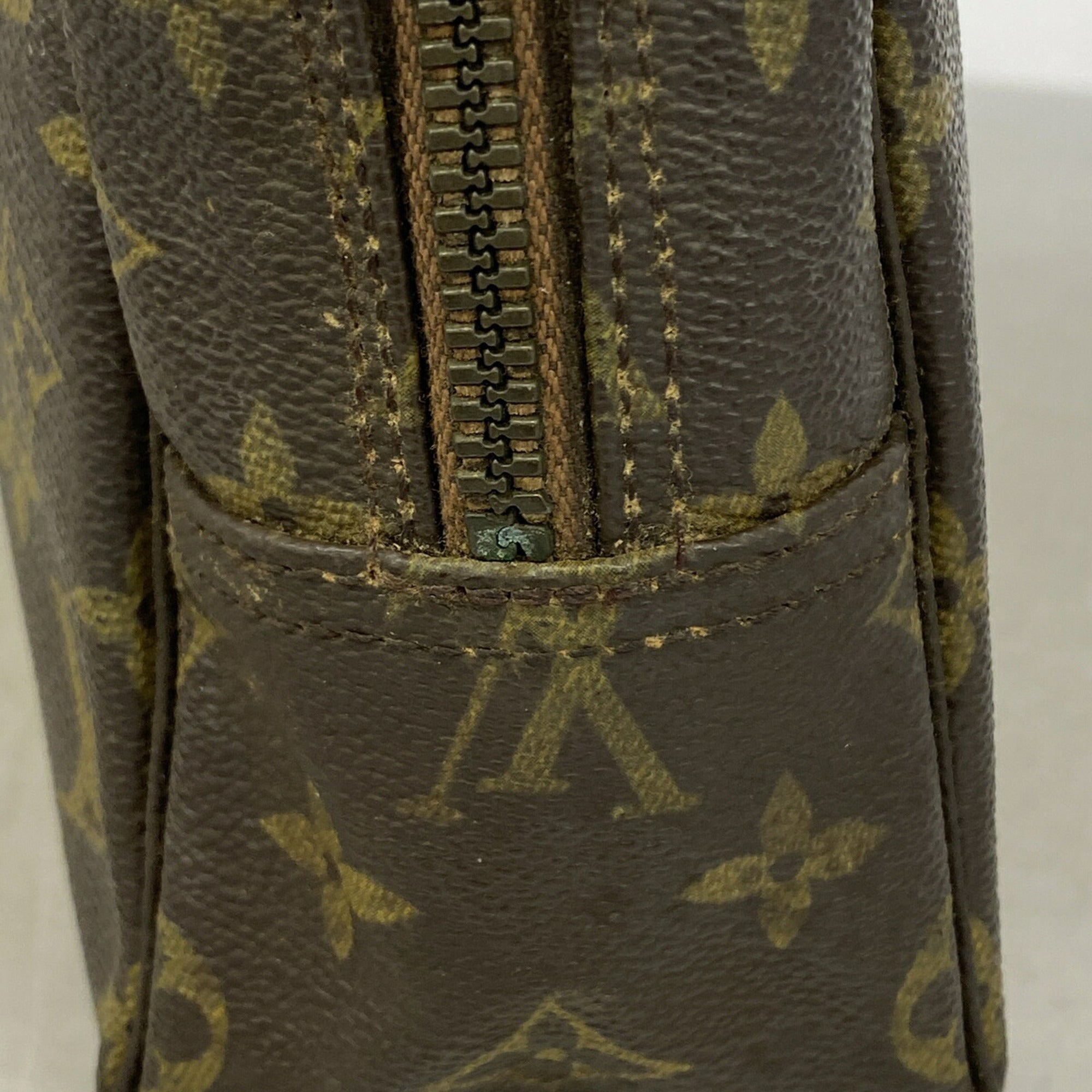 Louis Vuitton Brown Pouch (Pre-Owned)