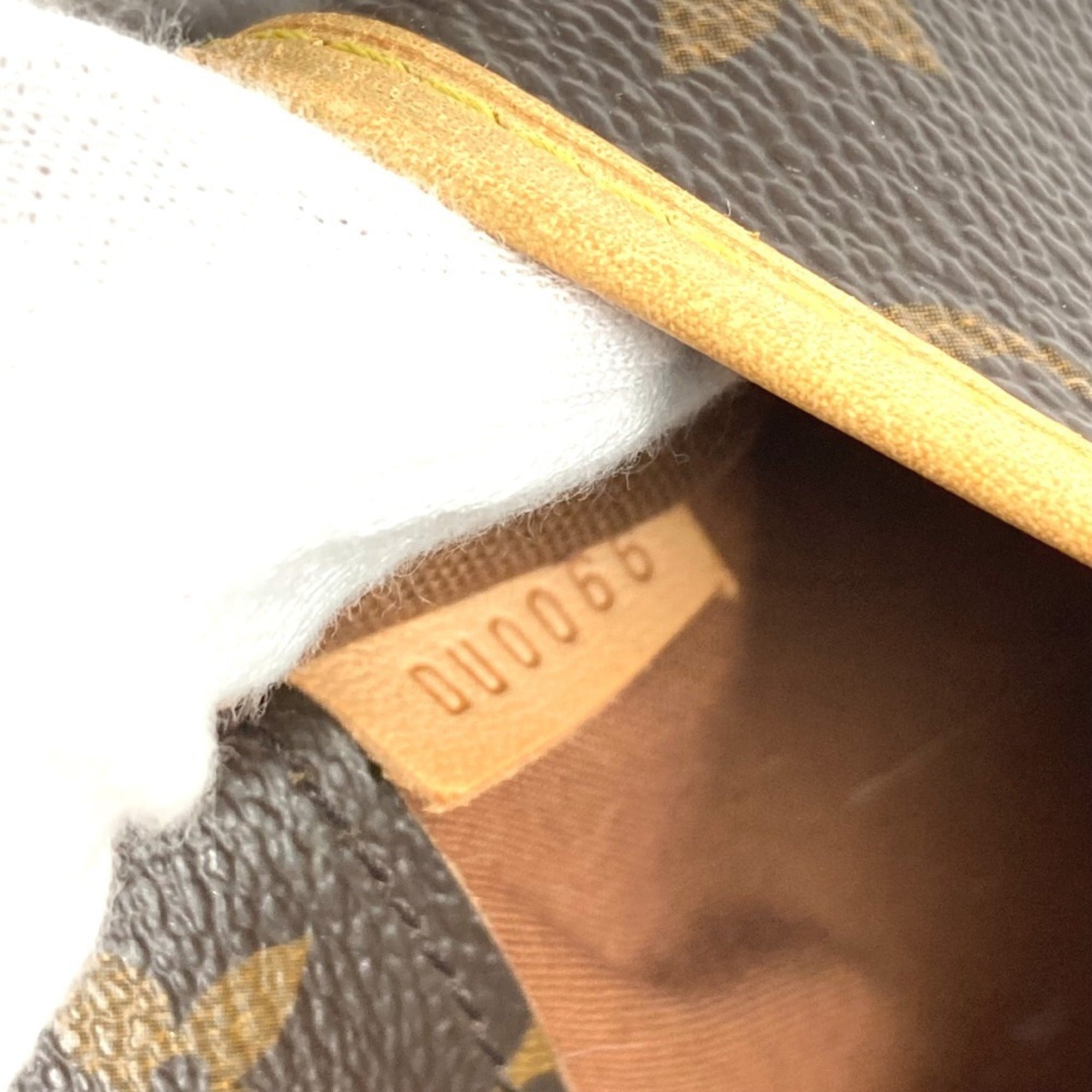Louis Vuitton Brown Monogram Monogram Shoulder Bag (Pre-Owned)