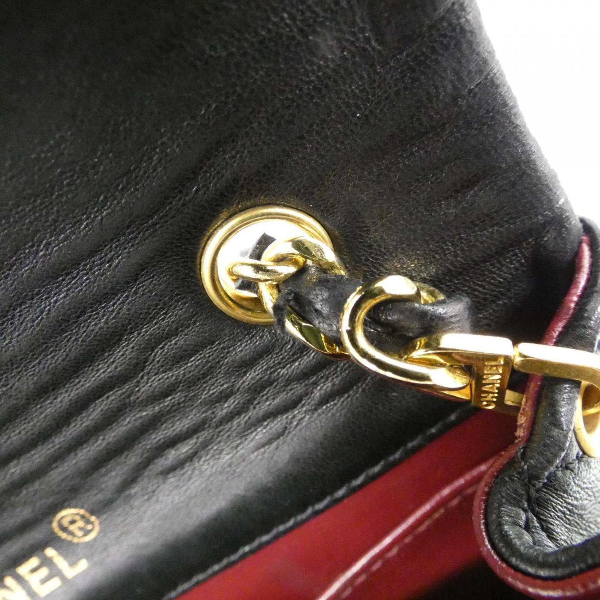 Chanel Black Leather Shoulder Bag (Pre-Owned)