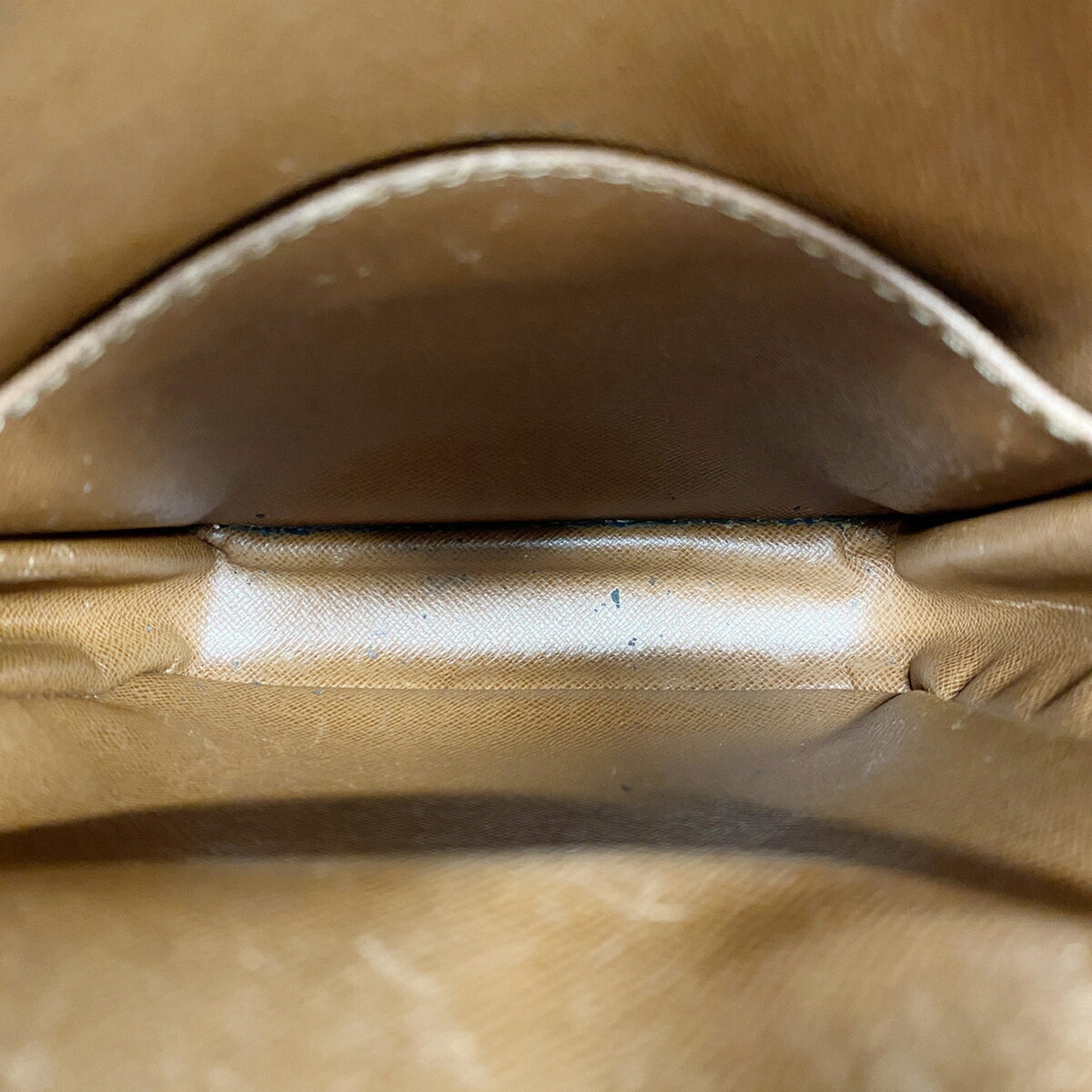 Louis Vuitton Brown Shoulder Bag (Pre-Owned)