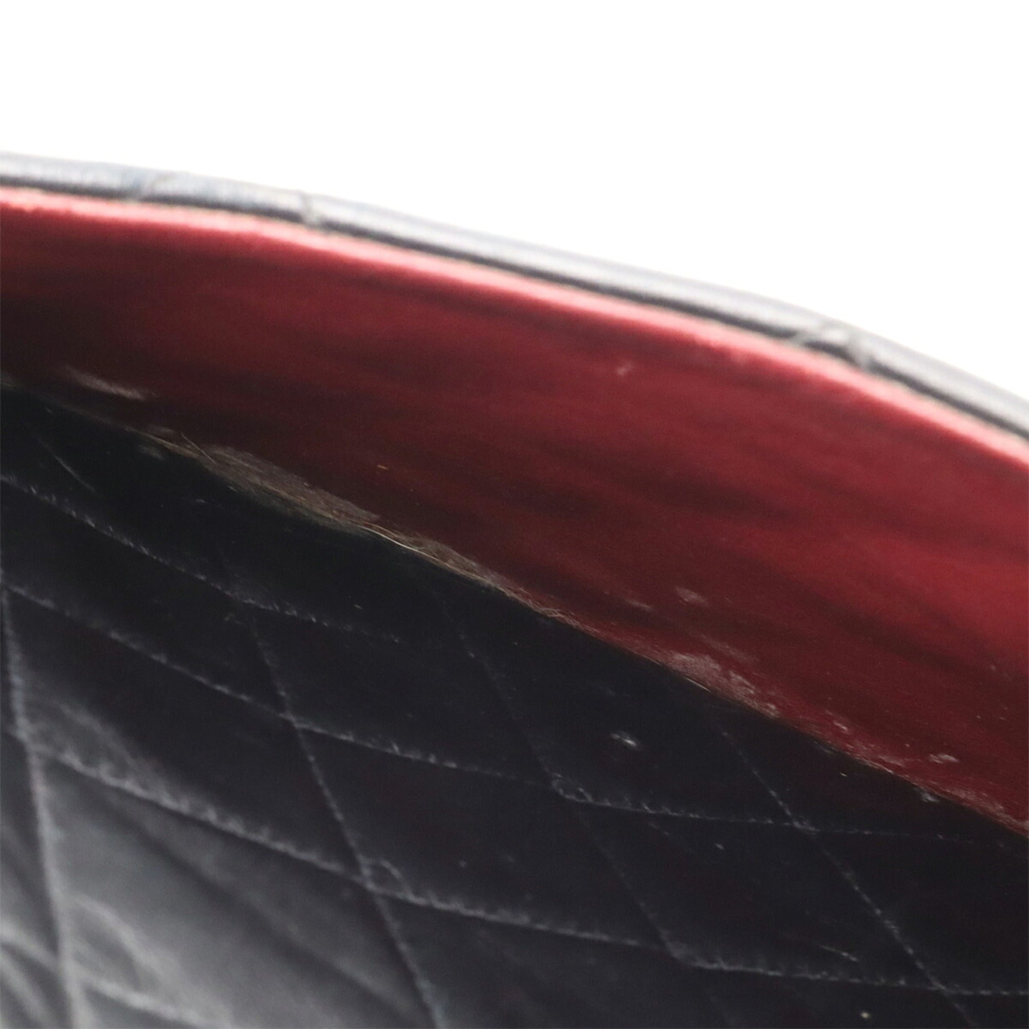 Chanel Black Leather Shoulder Bag (Pre-Owned)