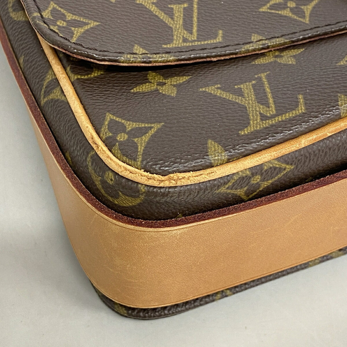 Louis Vuitton Brown Shoulder Bag (Pre-Owned)