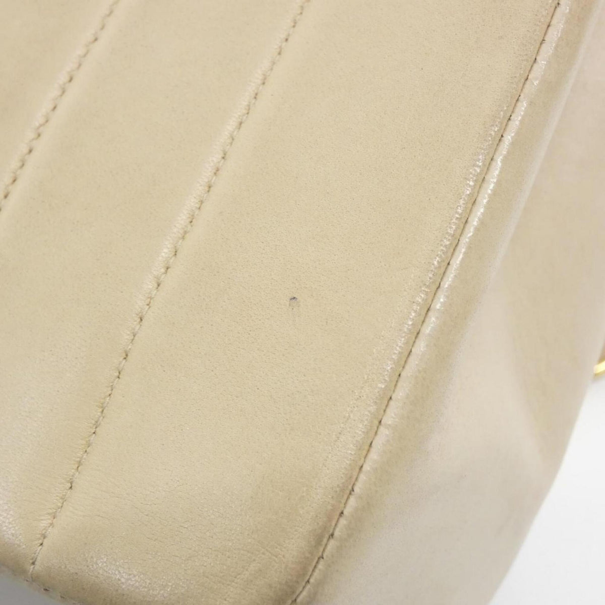 Chanel Beige Leather Shoulder Bag (Pre-Owned)