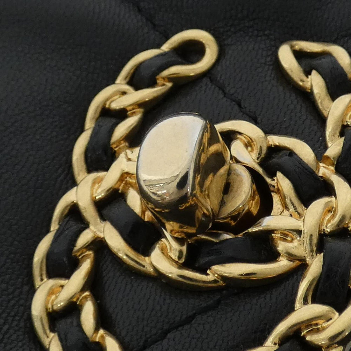 Chanel Black Leather Shoulder Bag (Pre-Owned)