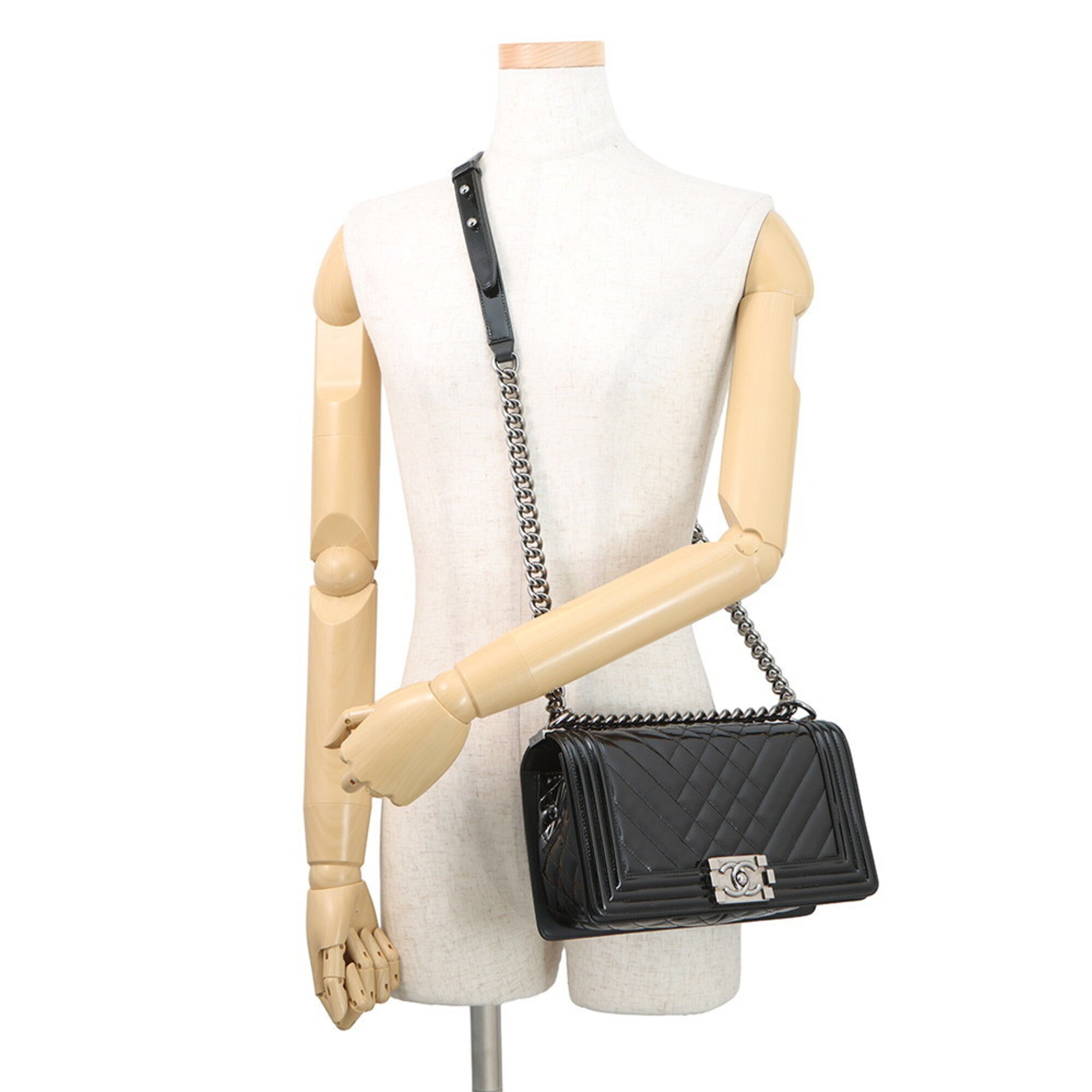 Chanel Black Patent Leather Shoulder Bag (Pre-Owned)
