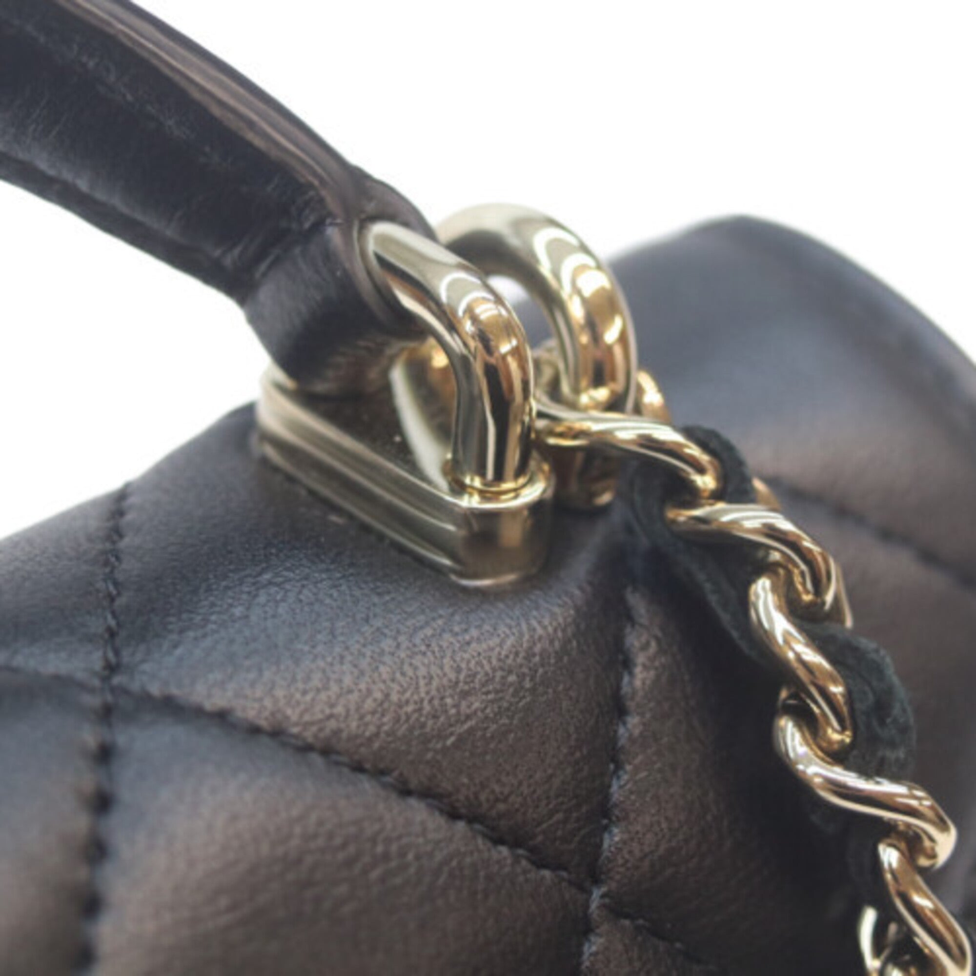 Chanel Black Leather Shoulder Bag (Pre-Owned)
