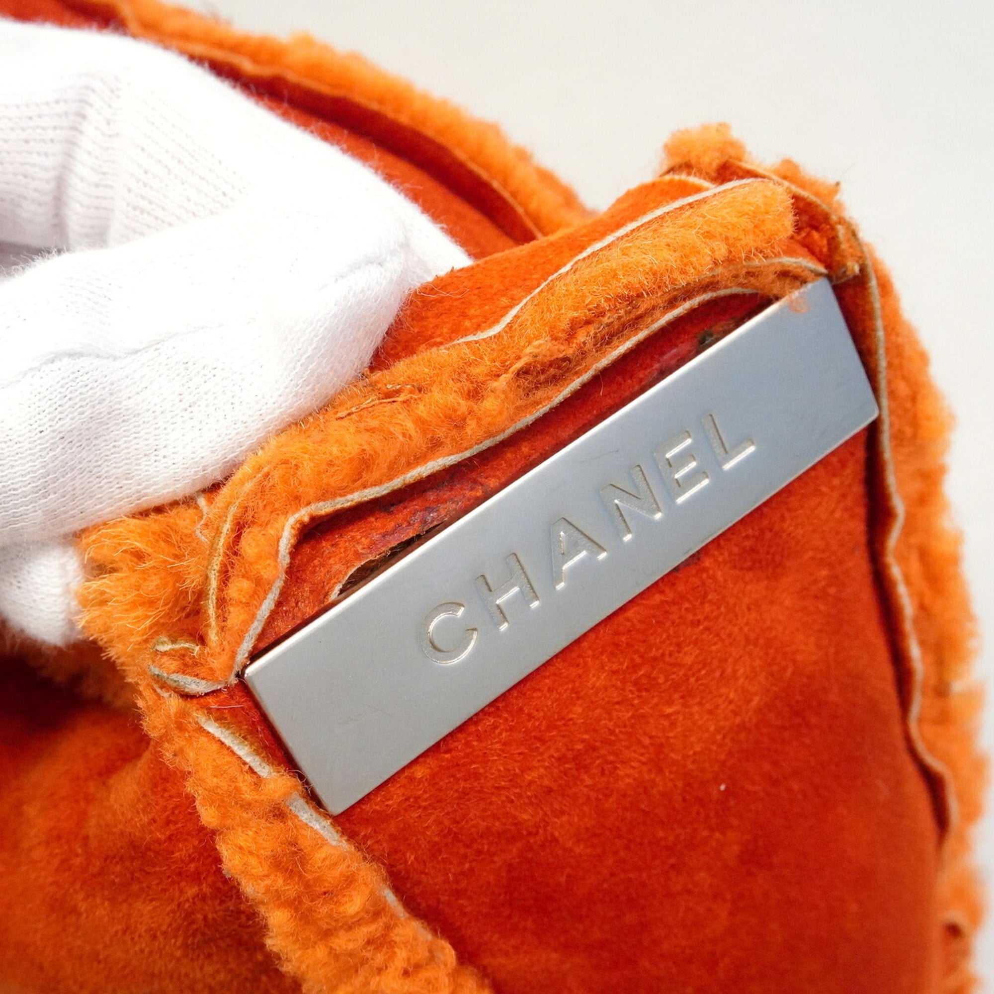 Chanel Orange Shoulder Bag (Pre-Owned)