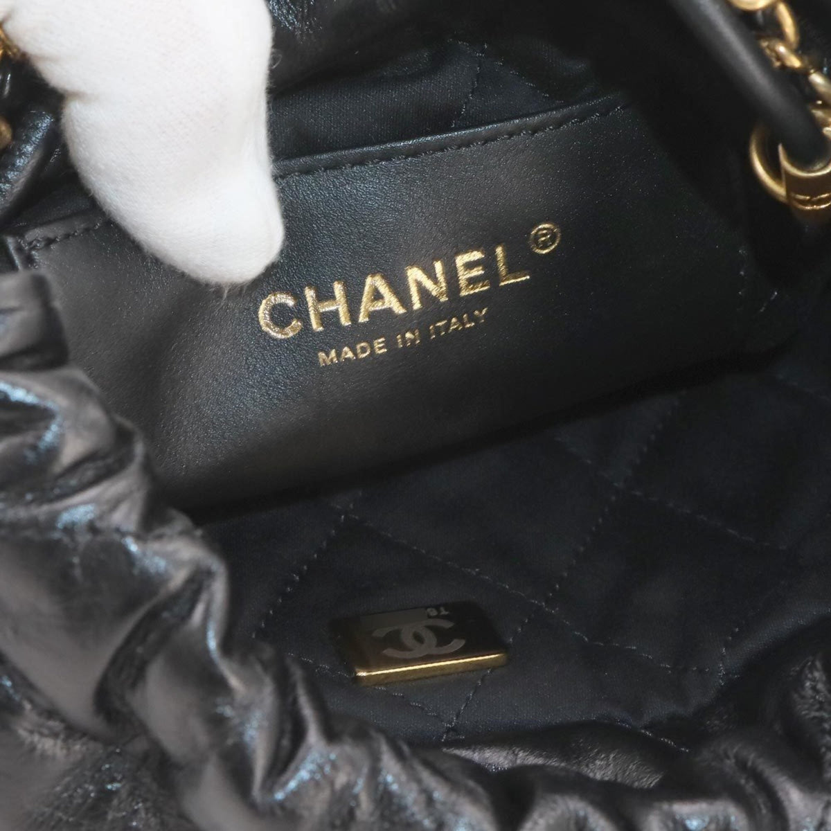 Chanel Black Leather Handbag Shoulder Bag (Pre-Owned)